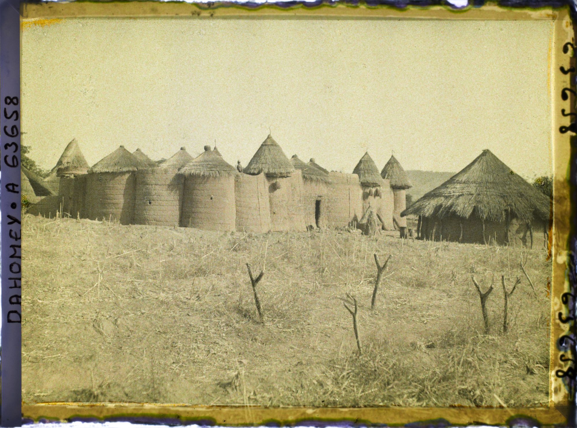 Image représentant Un tata (case) en pays somba