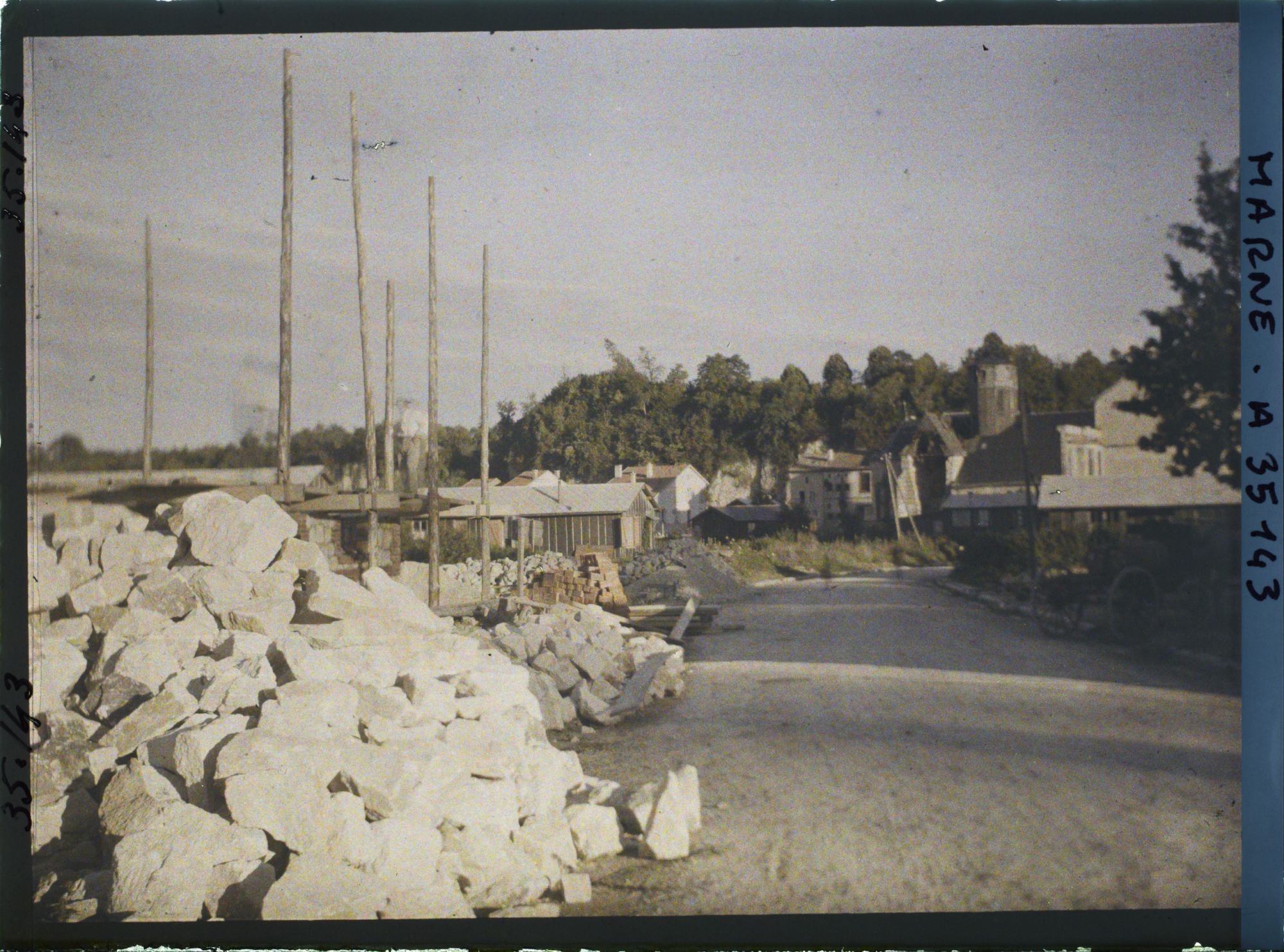 Image représentant France, Vienne le Château , Chantier sur la route de Binarville