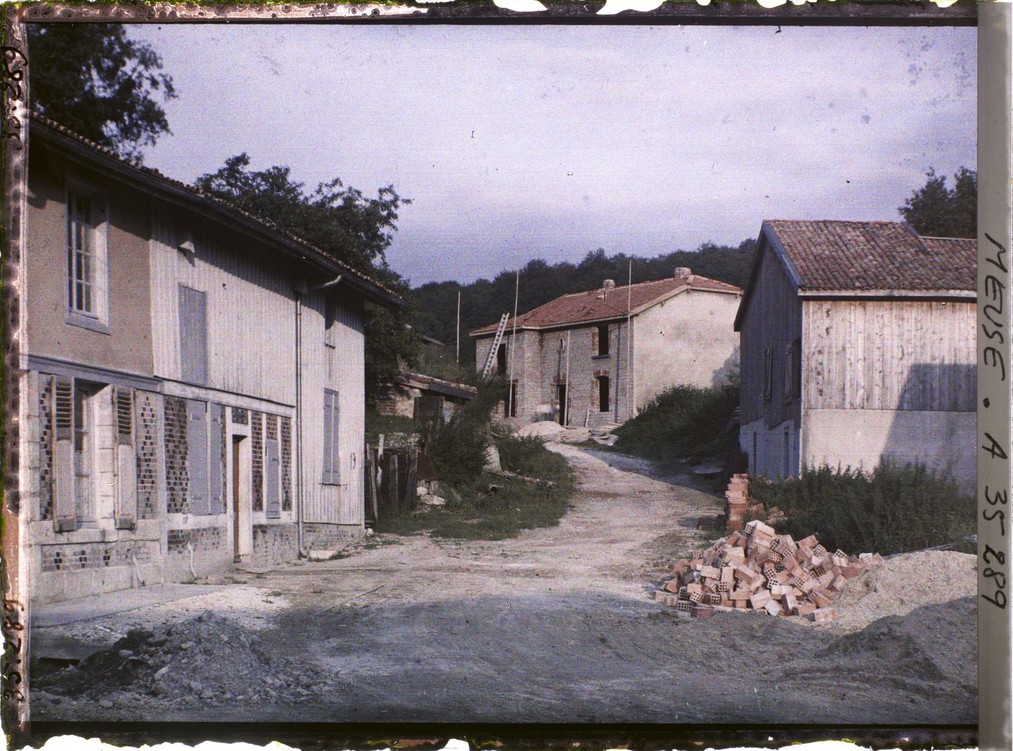 Image représentant France, La Chalade, Reconstructions