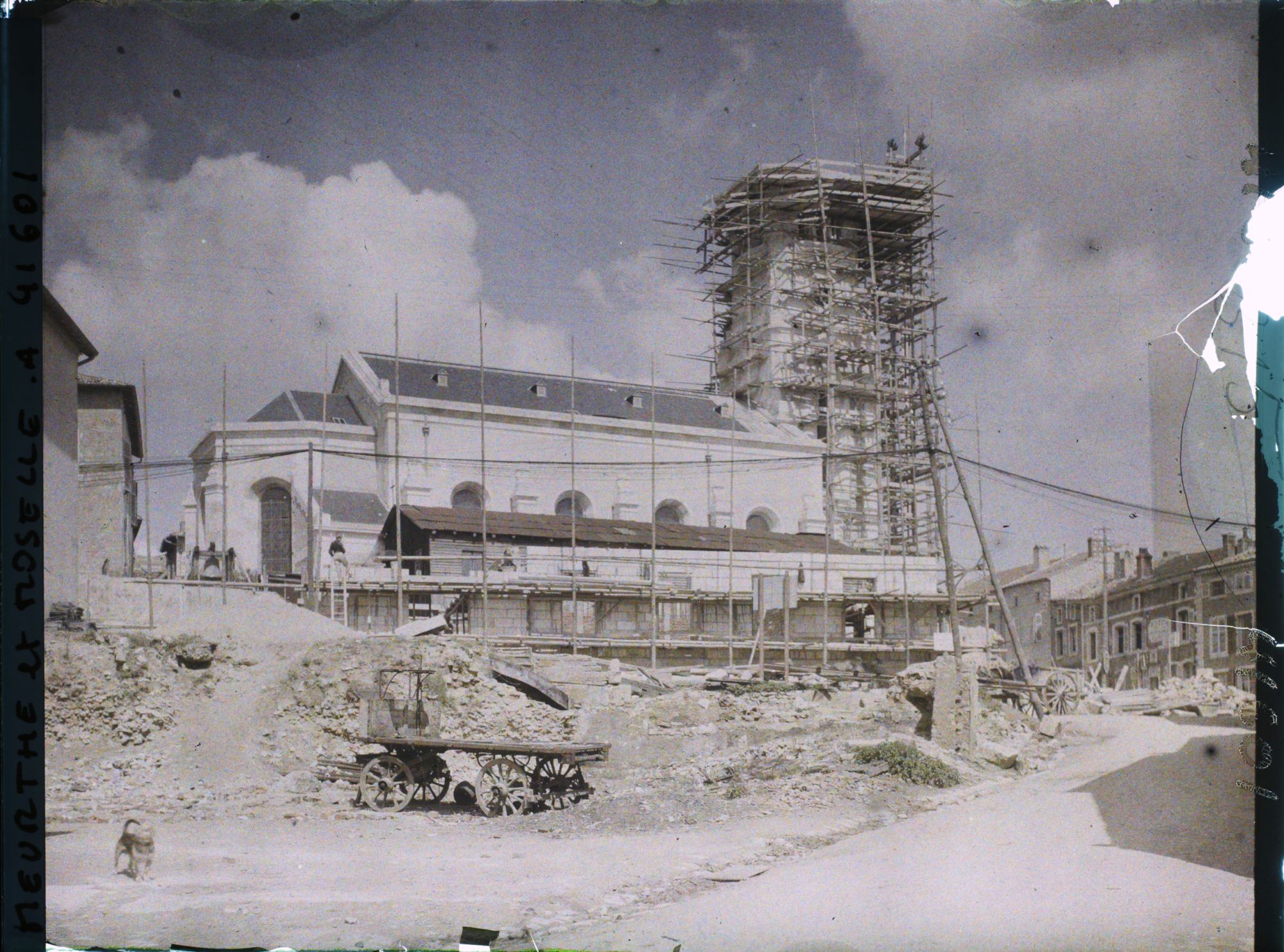 Image représentant France, Thiaucourt, L'Eglise en reconstruction