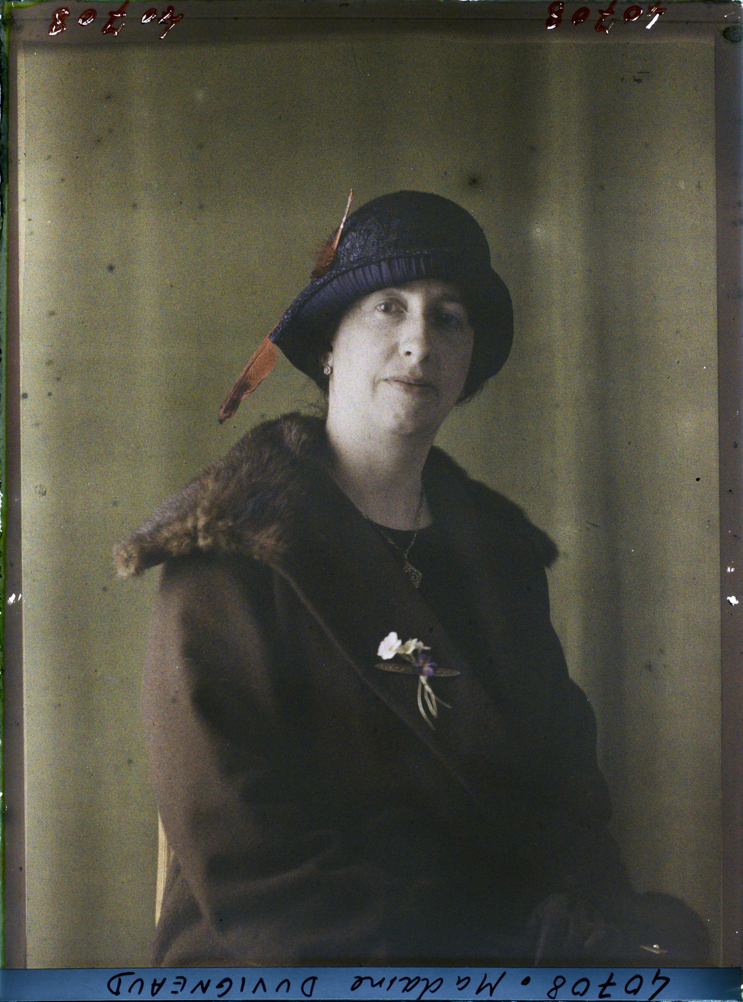 Image représentant https://musee-albert-kahn.s-museum.fr/home/NWQ2OTAwYzNmYjZlZTk1ZWQwODJmMjY4L2dlbmVyaWMtbm90aWNlLXRhYi9hdXRob3JpdHkvNjE3YTc5ZjVjZjhiODk2OGIzMzM3ZDIx/5d6900c3fb6ee95ed082f268/generic-notice-tab/authority/617a79ebcf8b8968b3336c6b Madame Duvigneaud