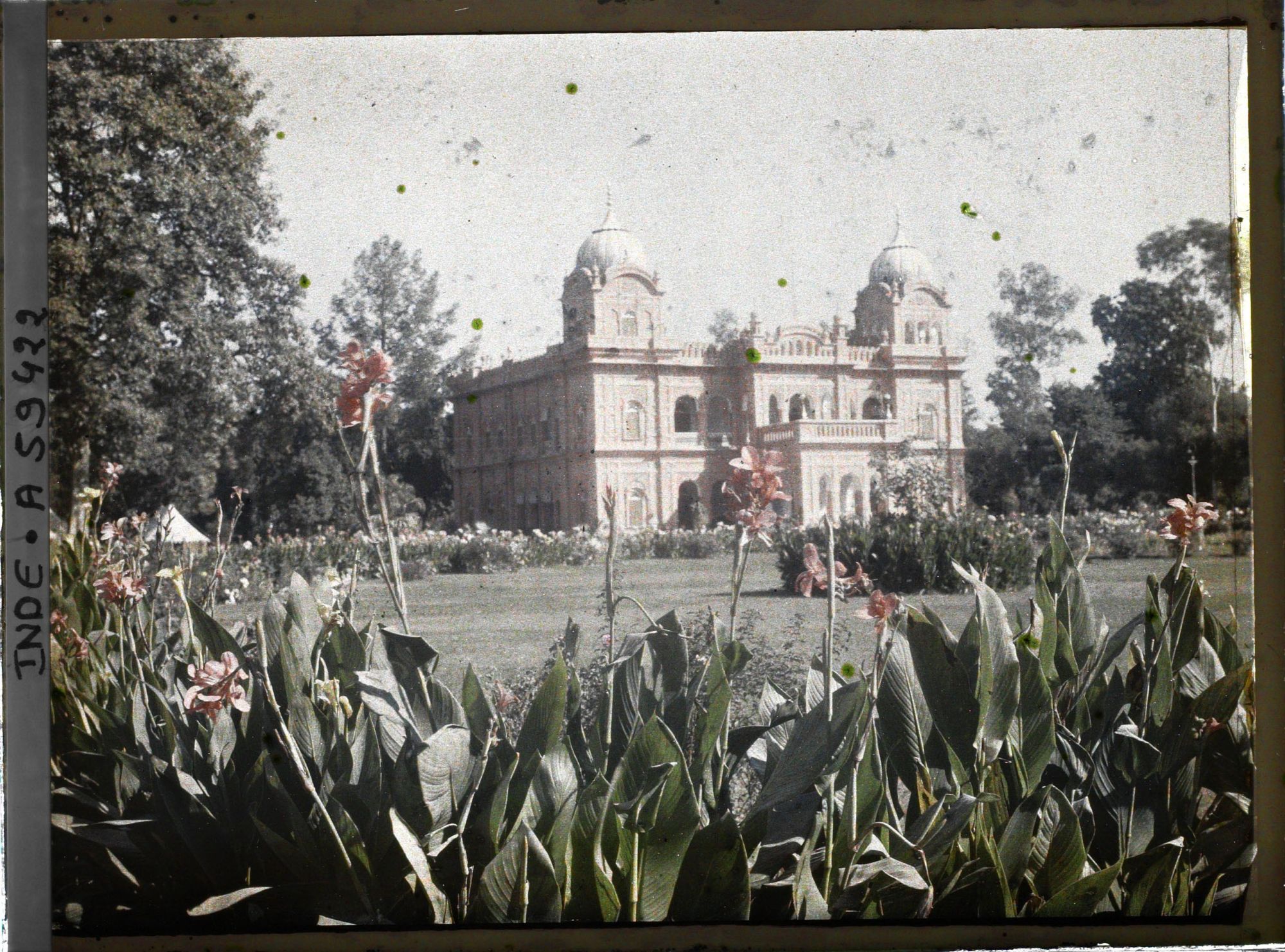 Image représentant Pavillon dans le parc du palais Jagatjit (?)