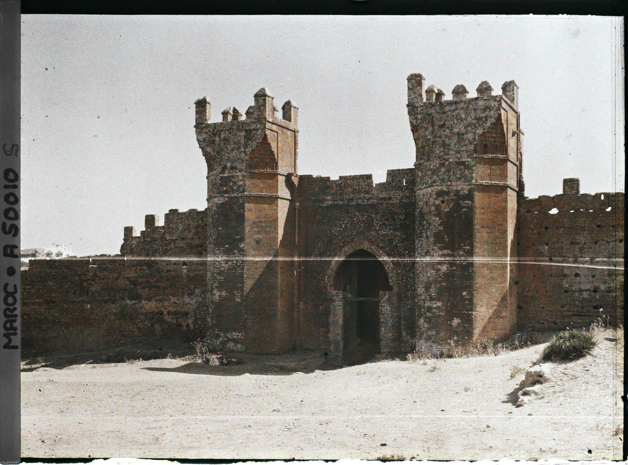 Image représentant La porte de la nécropole de Chella, sanctuaire des sultans mérinides