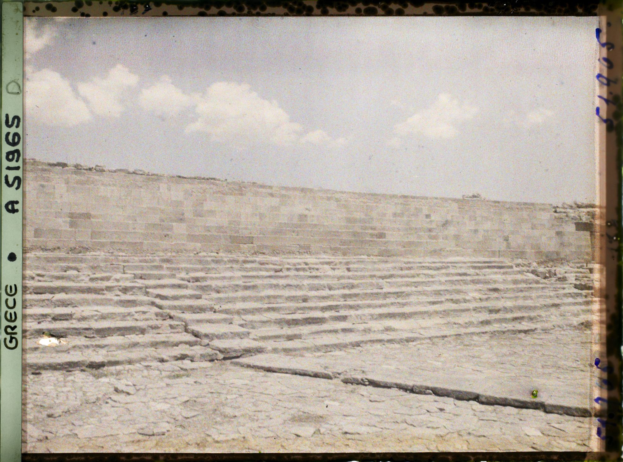Image représentant Le palais. La bordure est de la cour centrale