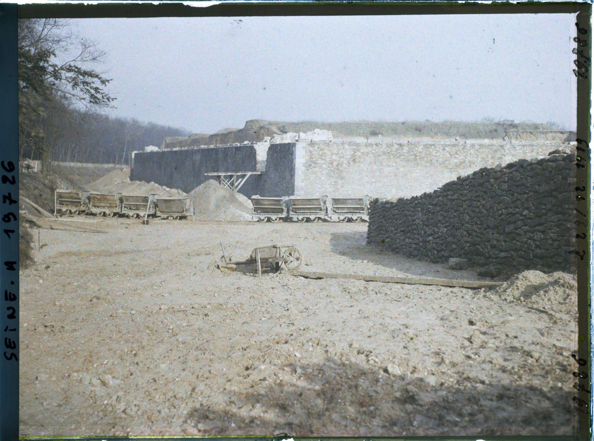 Image représentant La démolition des fortifications au niveau de la porte d'Auteuil