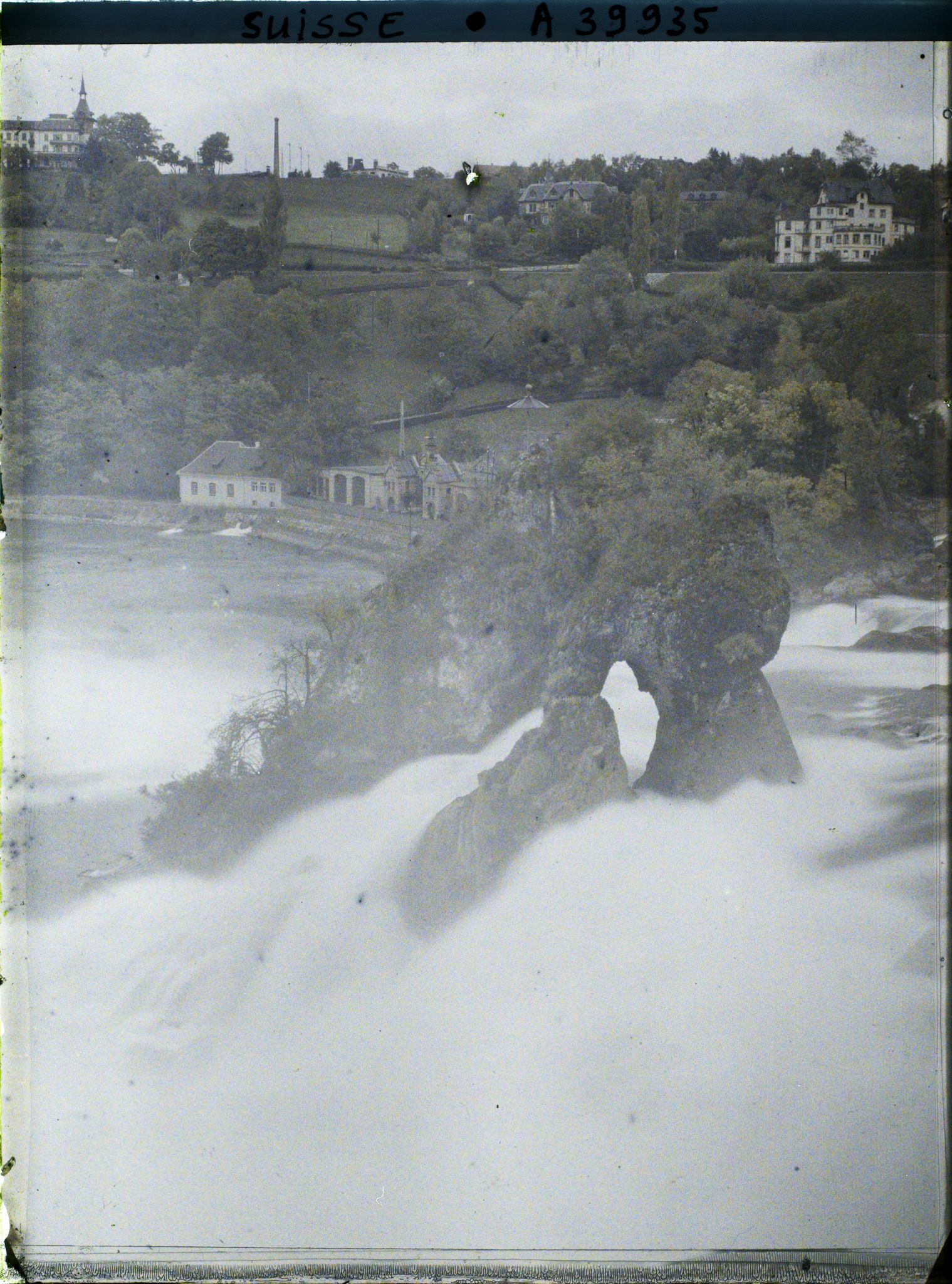 Image représentant Les chutes du Rhin vues du château de Laufen