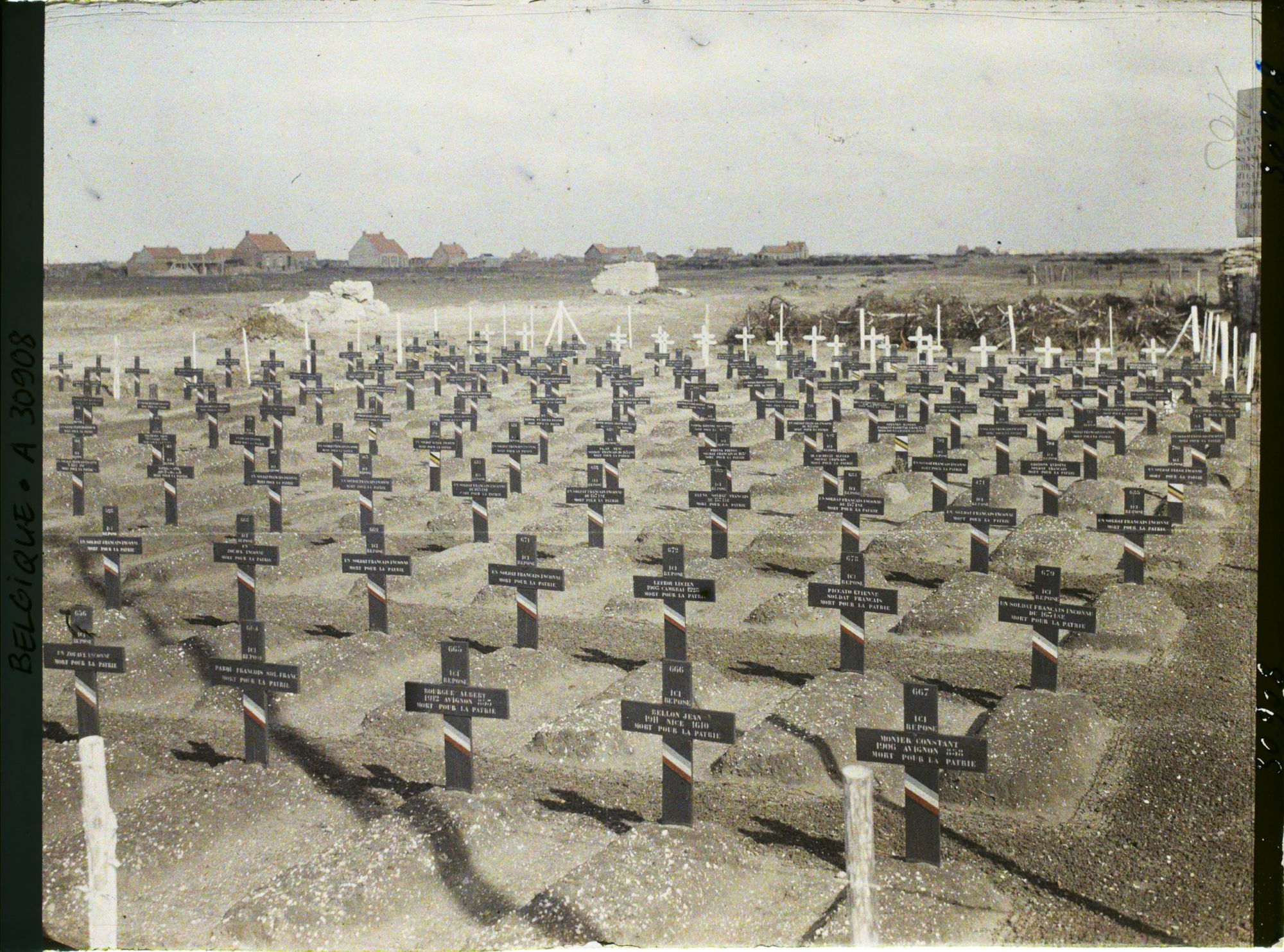 Image représentant Belgique, Nieuport, Un coin du Cimetière de Nieuport- Bains