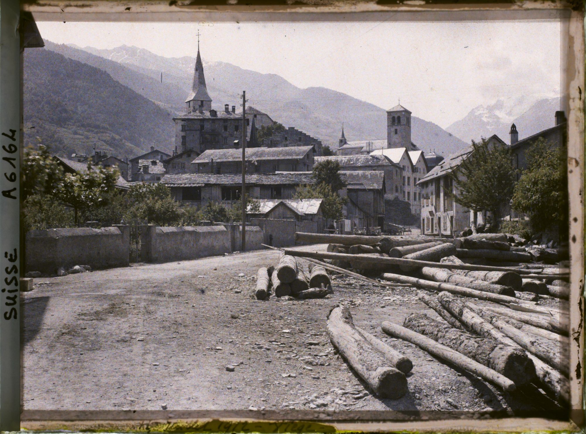 Image représentant Le village depuis le pont couvert