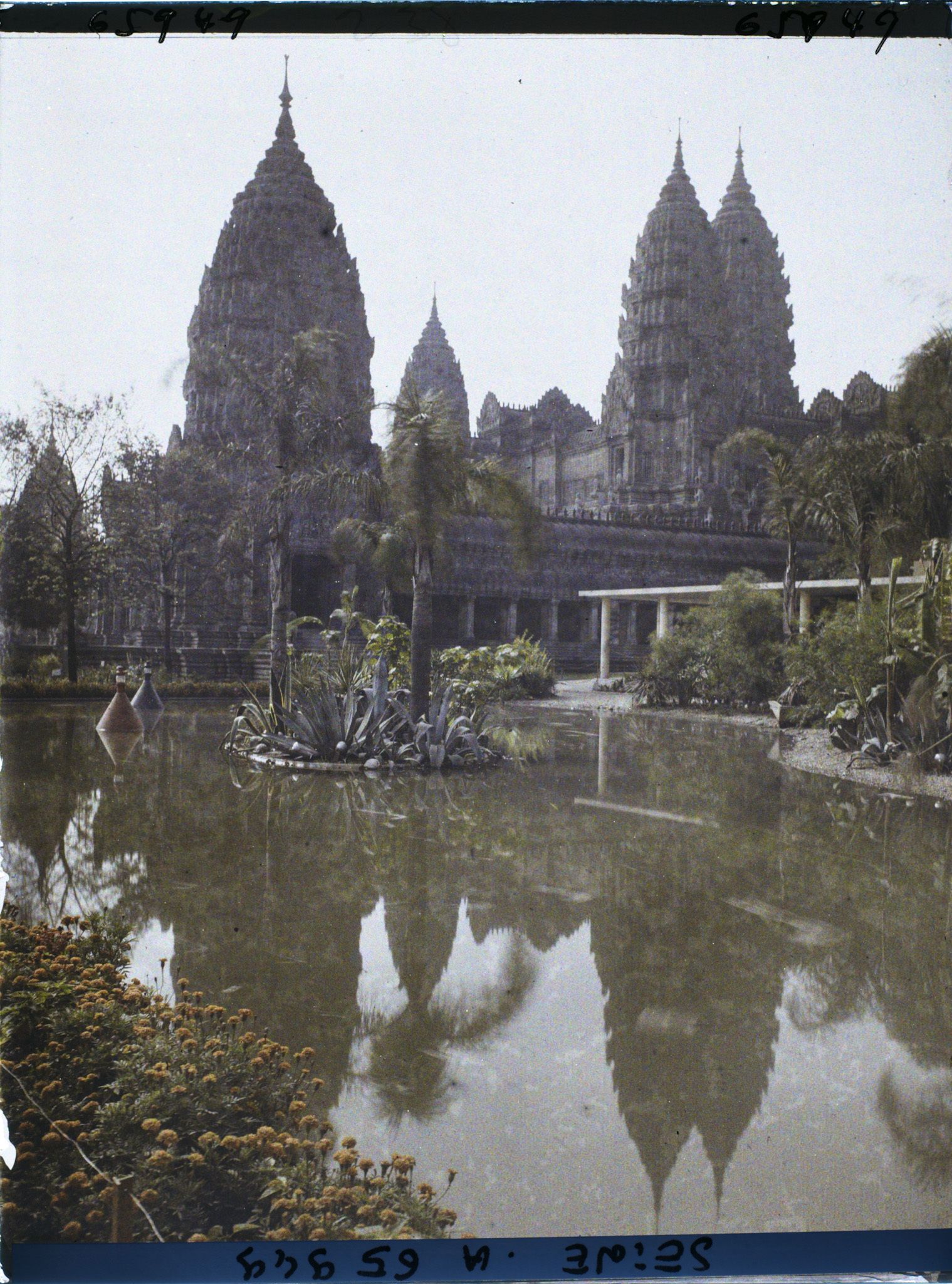 Image représentant L'Exposition Coloniale Internationale de 1931, vue sur le temple d'Angkor Vat