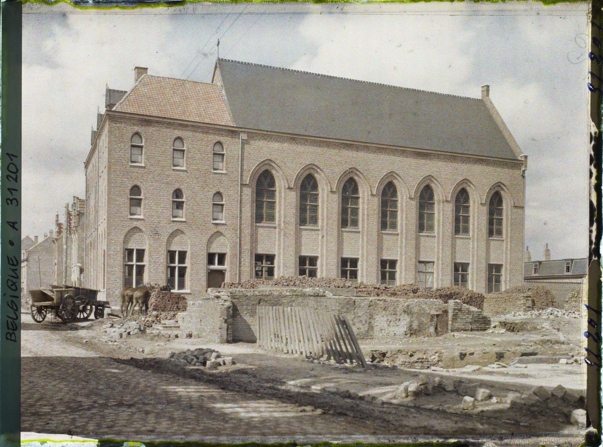 Image représentant Belgique, Ypres, L'Ecole des  Soeurs