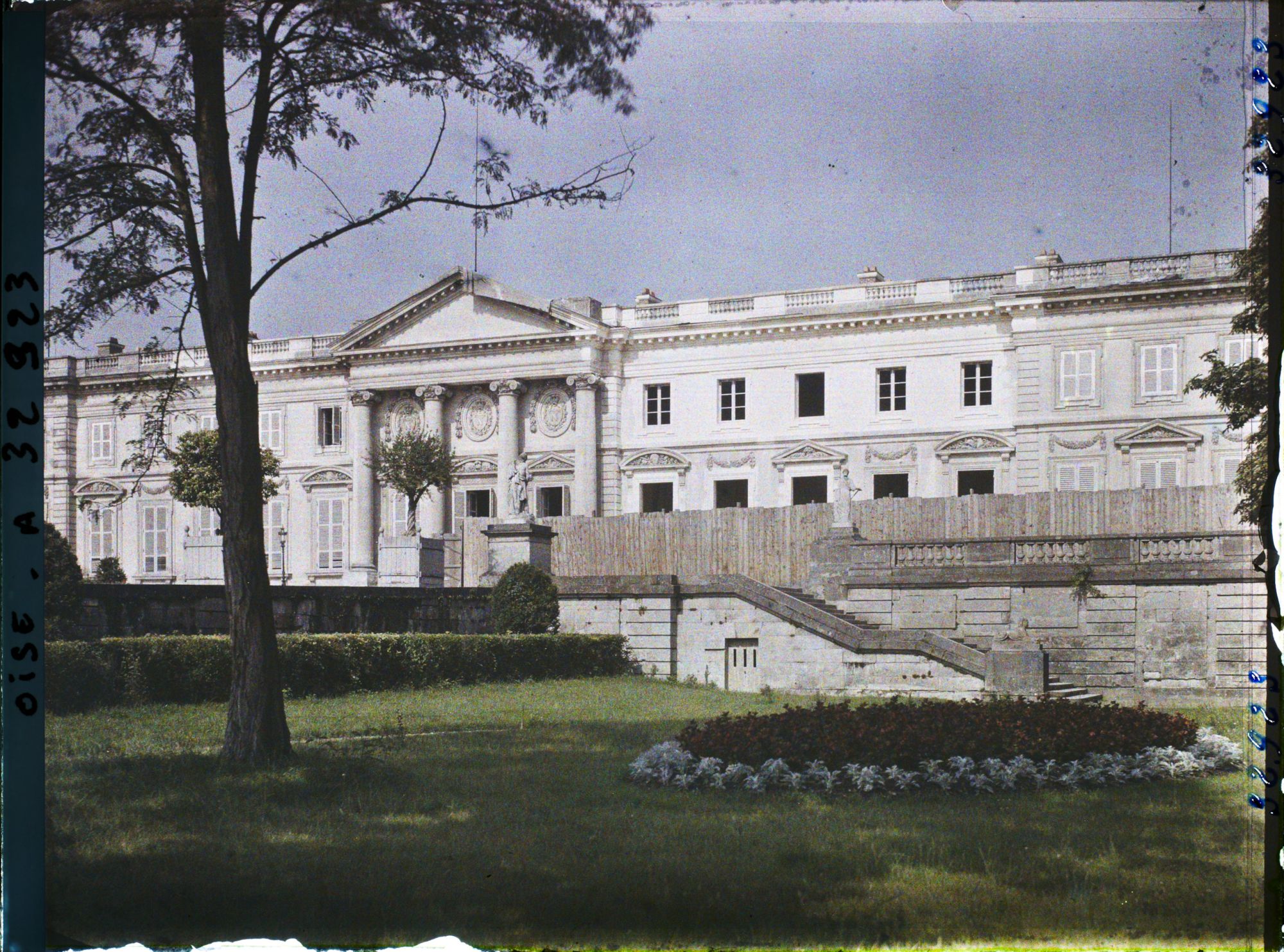 Image représentant France, Compiègne, Partie du Château brûlé et en reconstruction