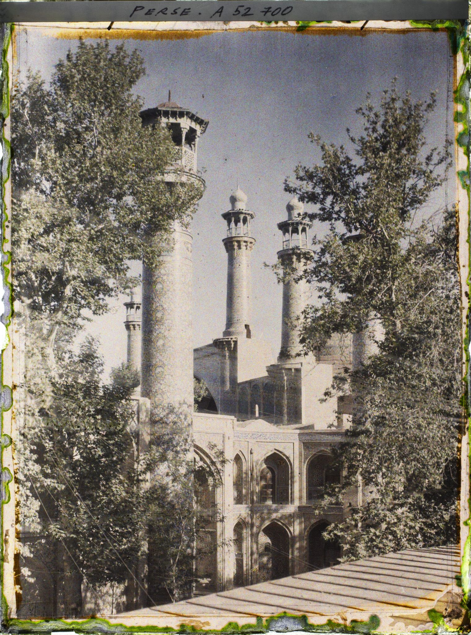 Image représentant Porte et minarets de la mosquée Sepahsalar (Madreseh e Motahari)