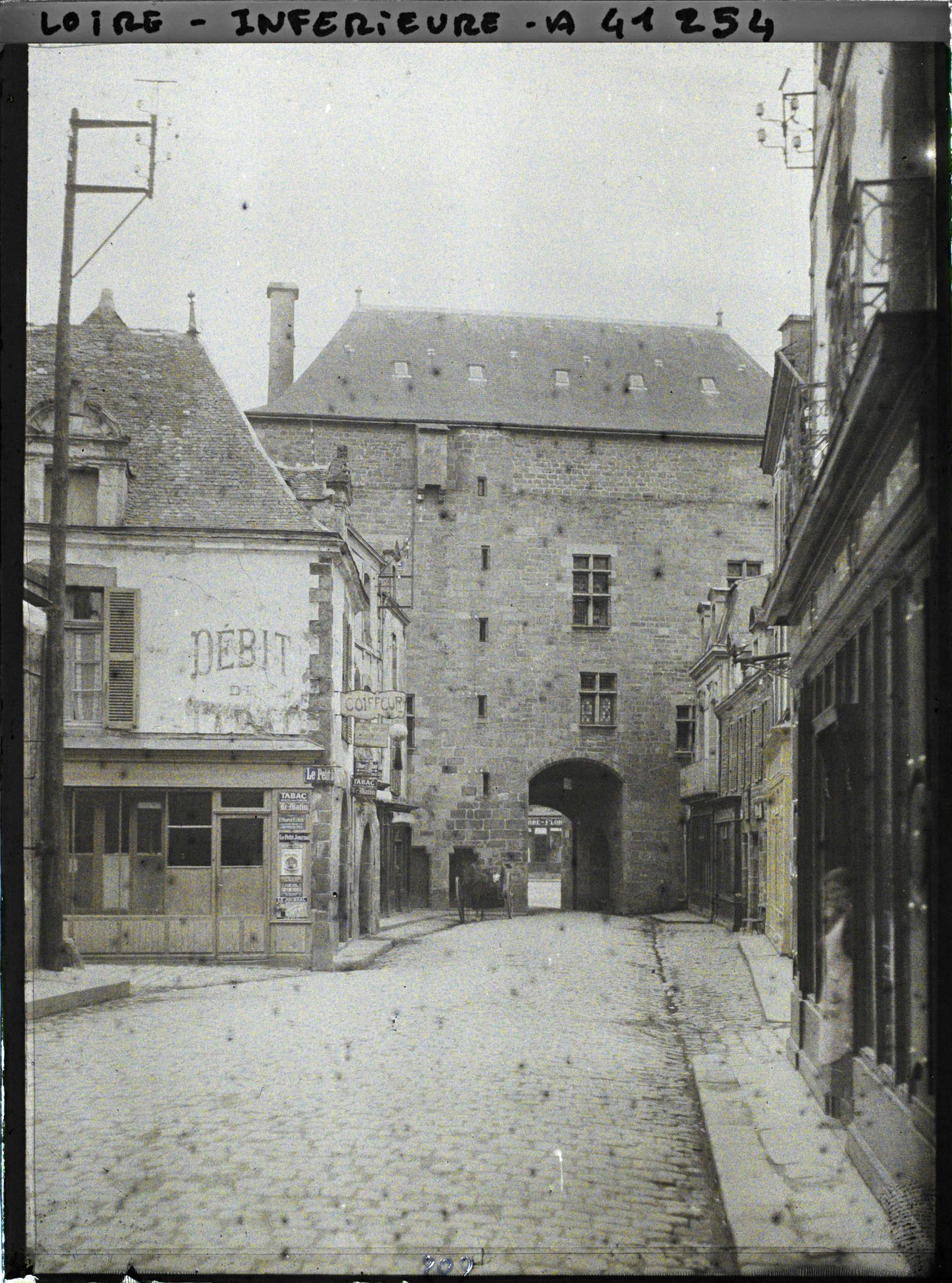 Image représentant La Porte Saint-Michel vue de l'intérieur des remparts