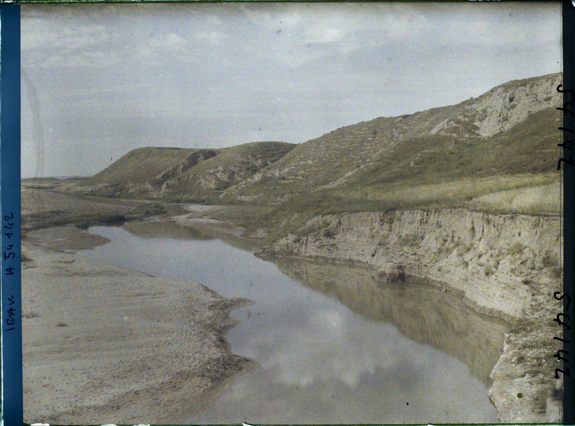 Image représentant Le tell (colline artificielle de ruines) de Kuyunjik