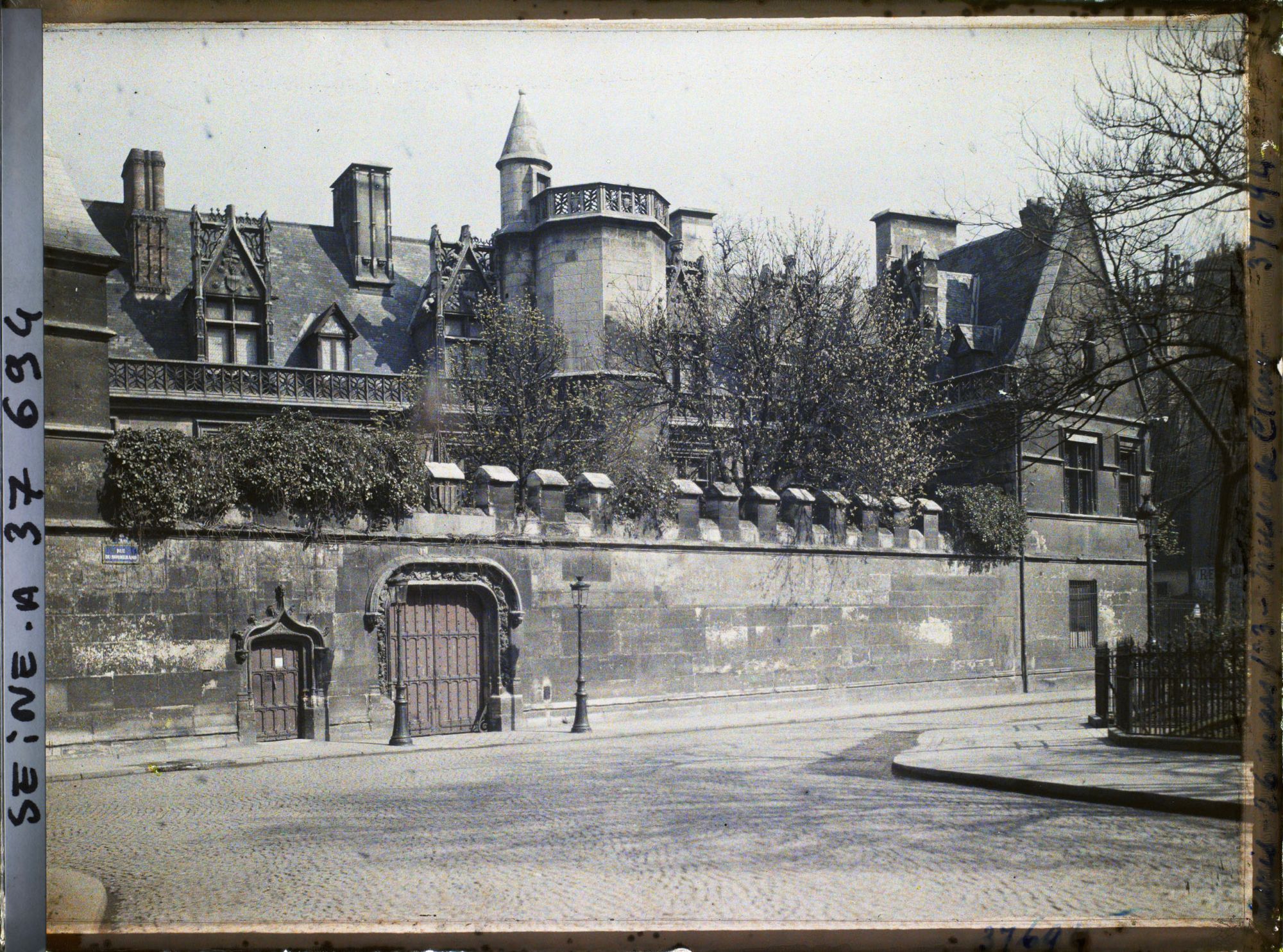 Image représentant Le musée de Cluny rue du Sommerard