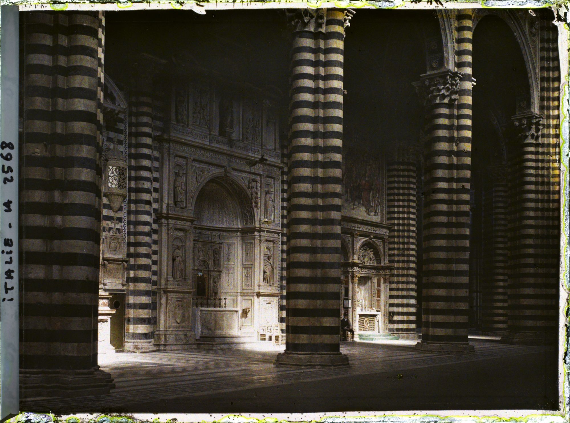 Image représentant Intérieur de la cathédrale Santa Maria Assunta