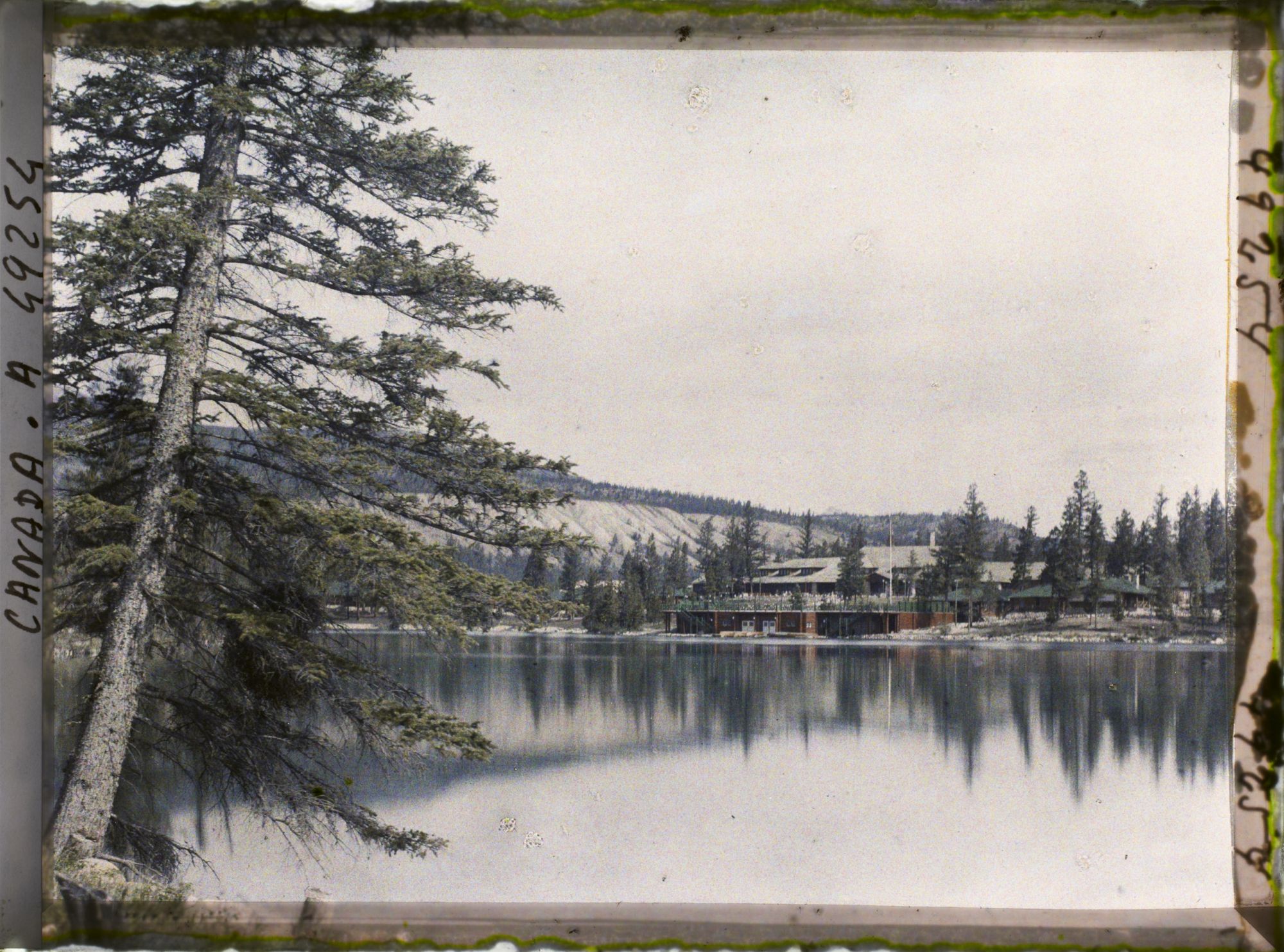 Image représentant Canada, Jasper-Parc, Vue vers les Chalets de Jasper parc