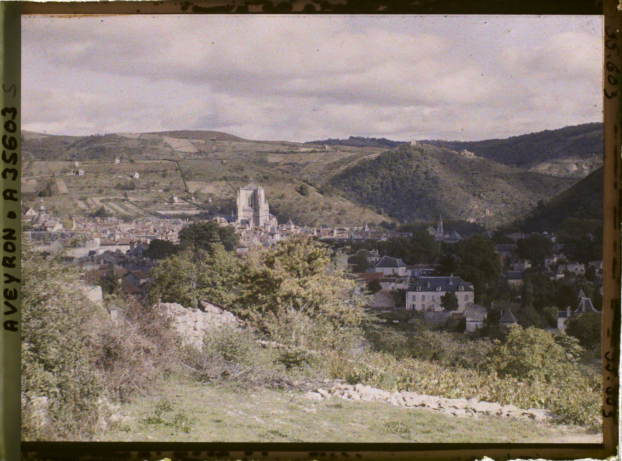 Image représentant Vue générale de la ville et de la vallée de l'Aveyron
