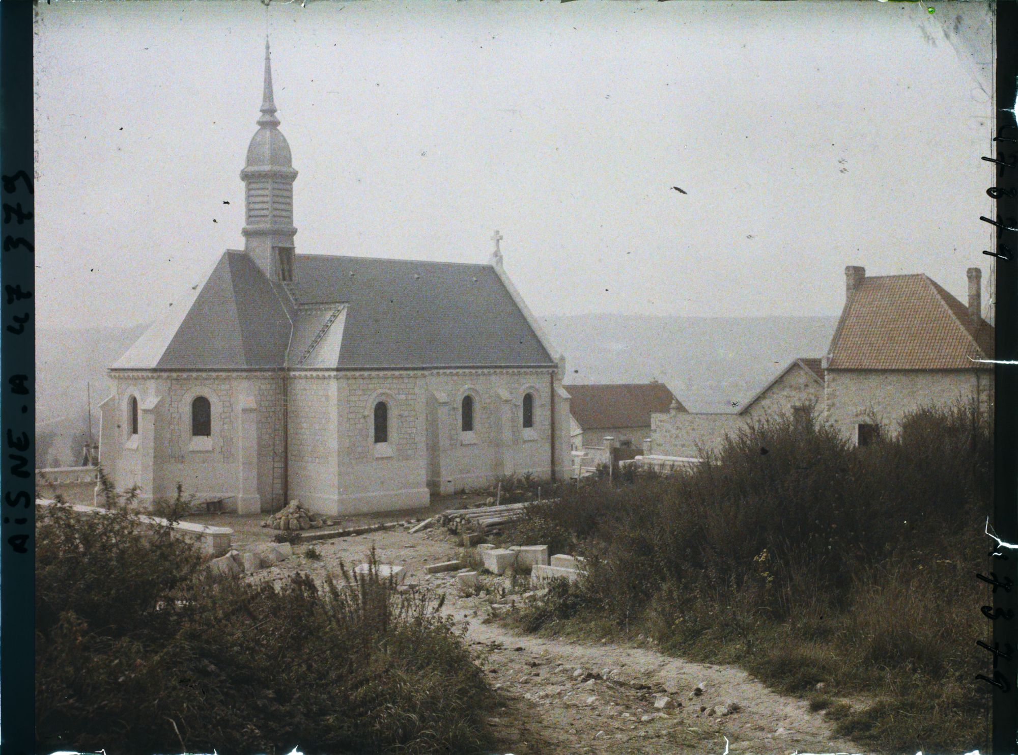 Image représentant France, Chavonne, L'Eglise refaite (vue vers l'Abside)