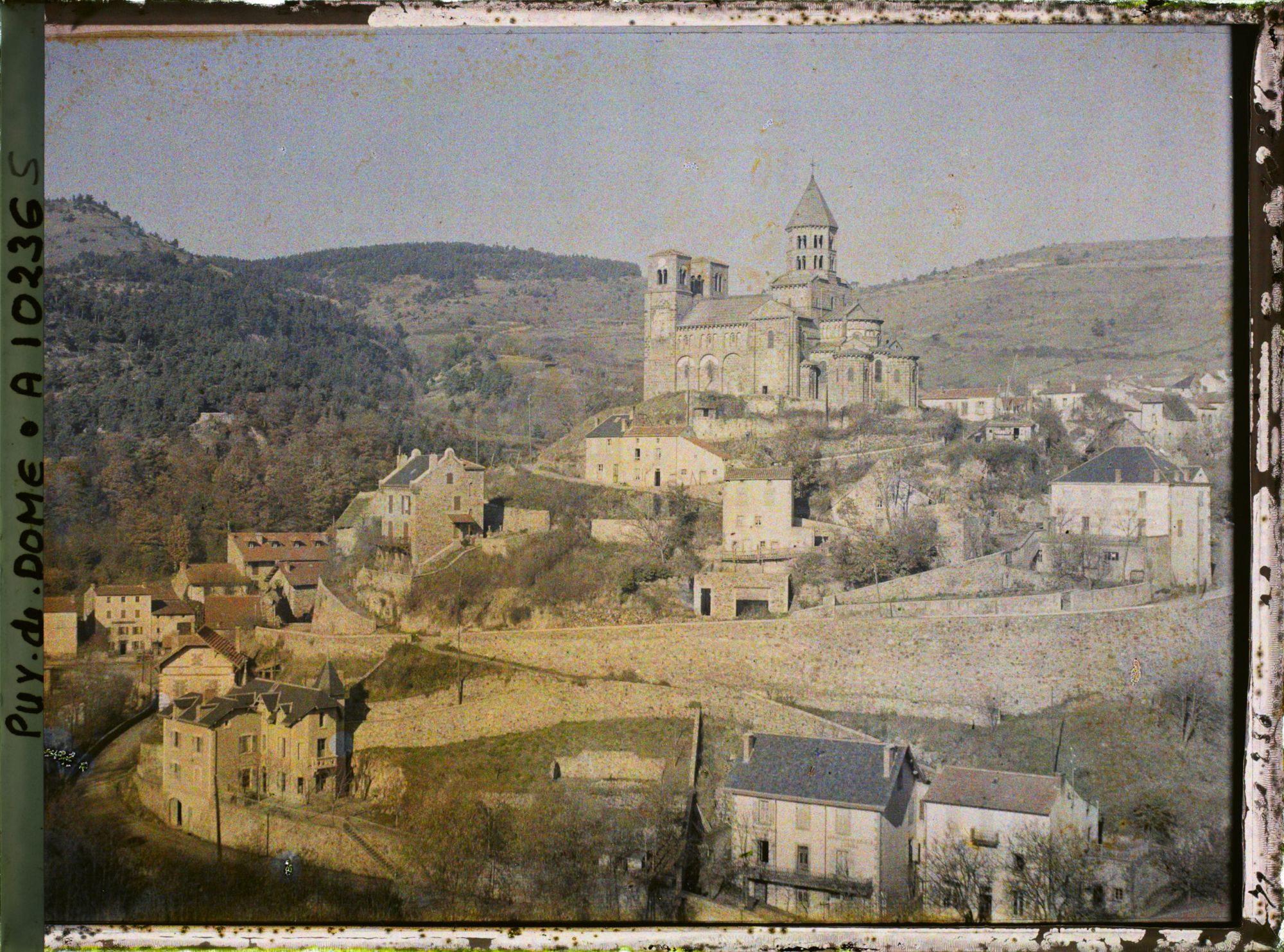 Image représentant France, St Nectaire, Le Village et l'Eglise