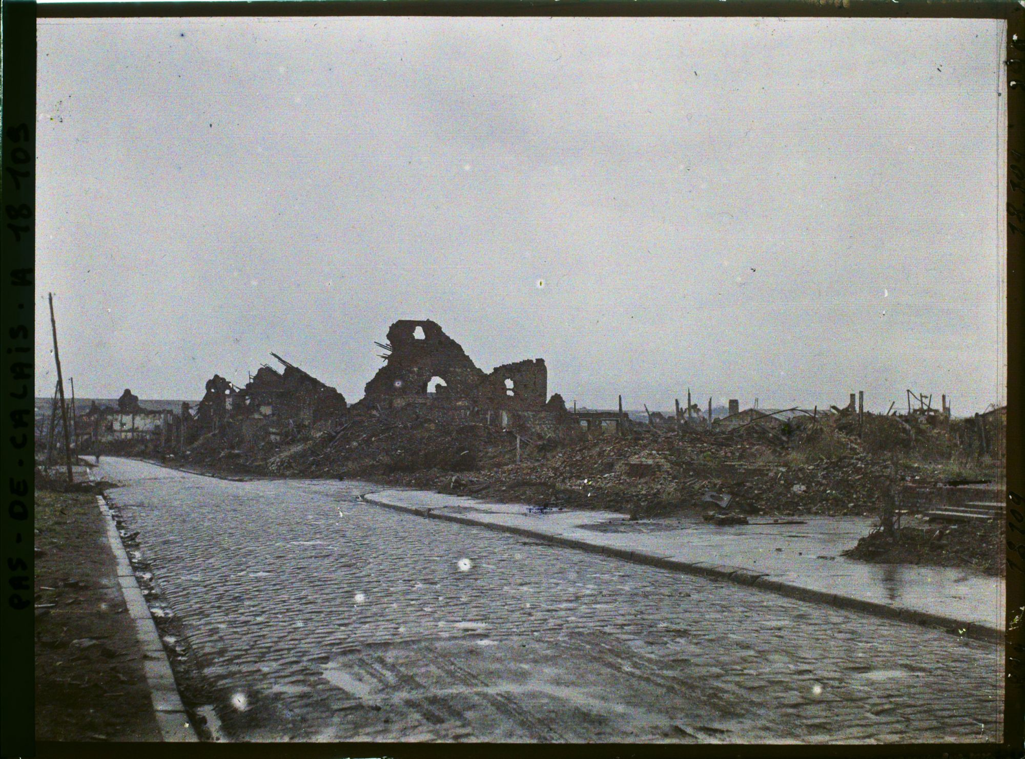 Image représentant France, Lens, L'arrivée à Lens par la route d'Arras