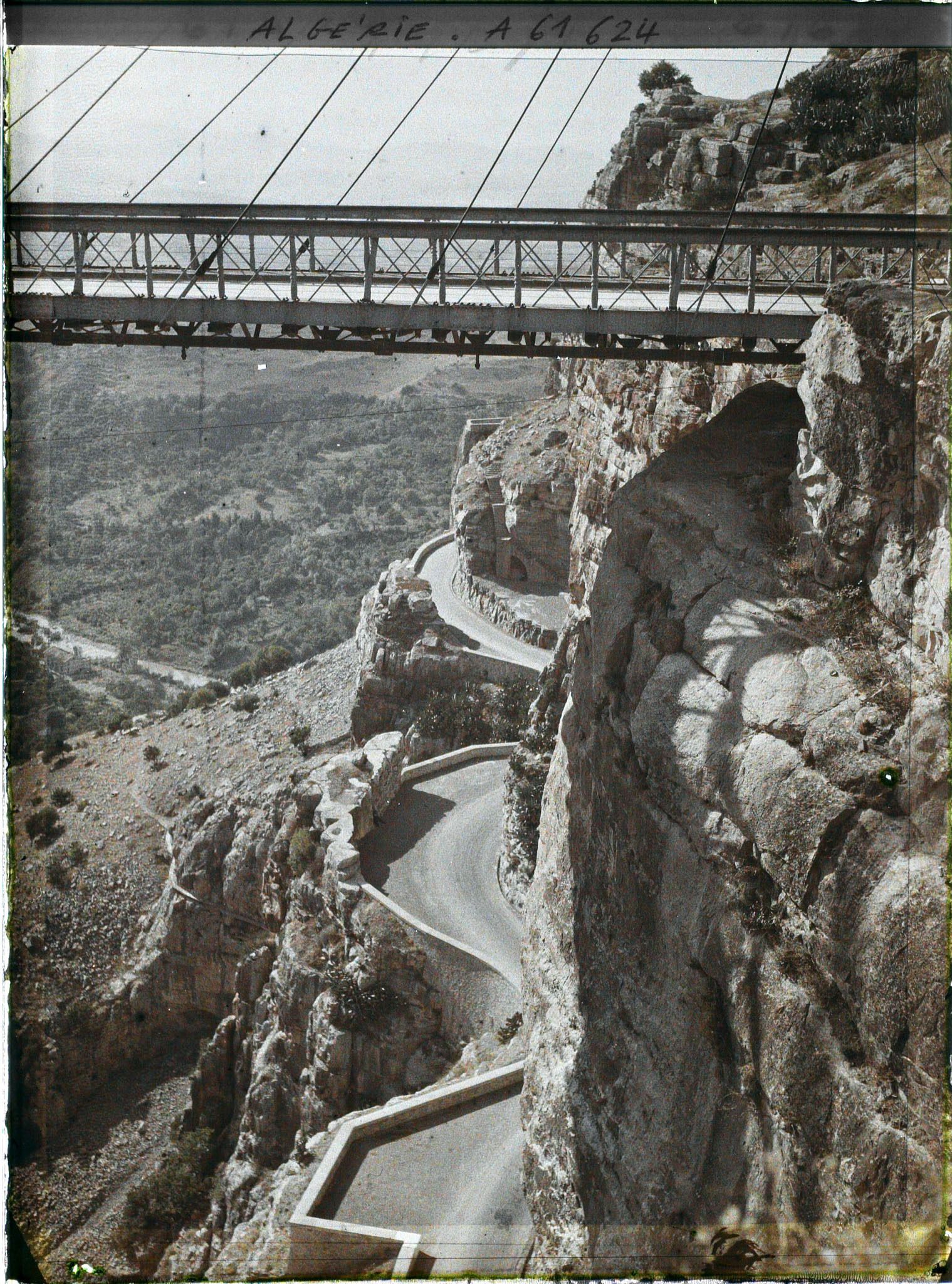 Image représentant Algérie, Constantine, Route de la corniche et Pont de Sidi Mécid