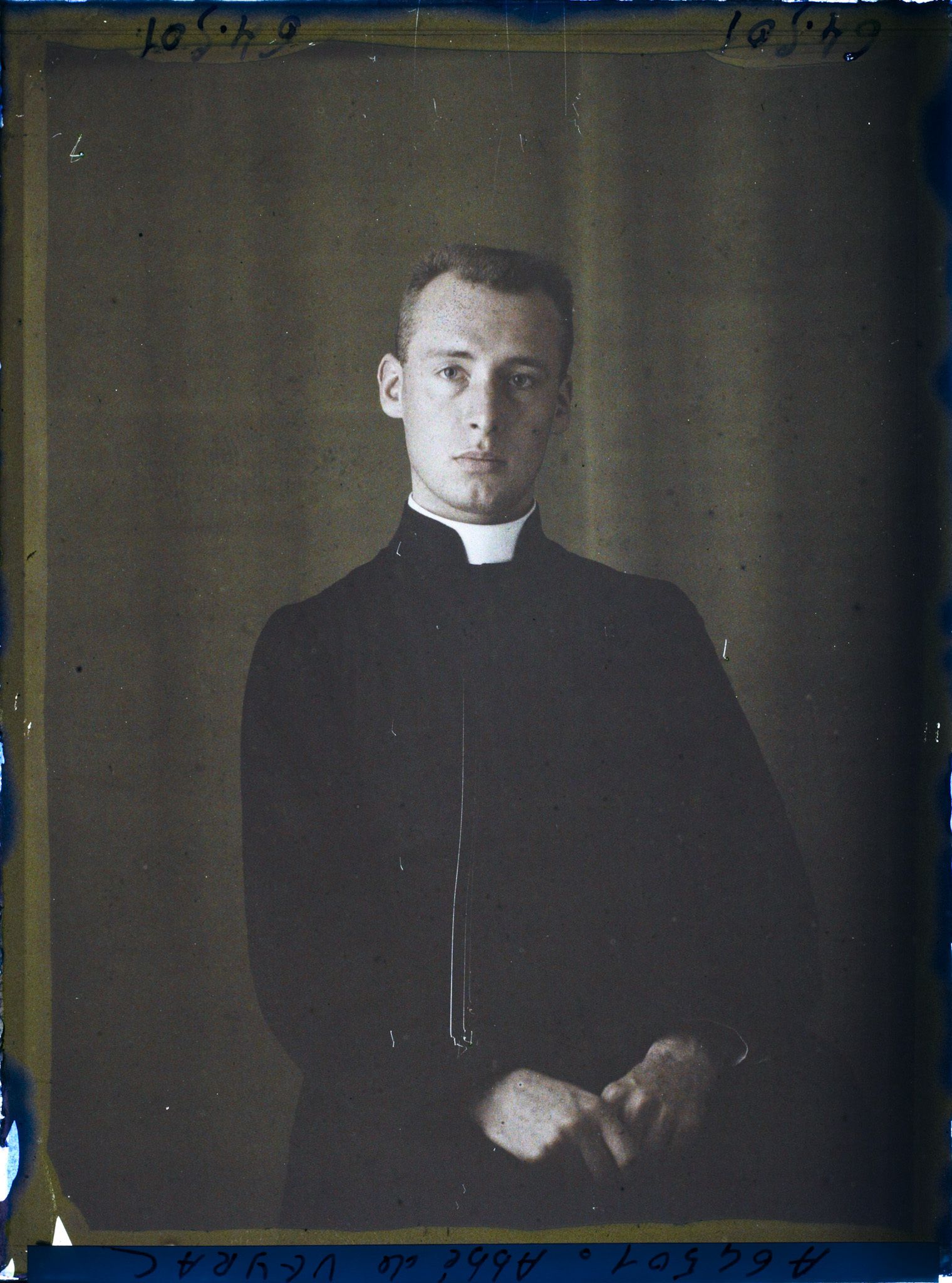 Image représentant https://musee-albert-kahn.s-museum.fr/home/NWQ2OTAwYzNmYjZlZTk1ZWQwODJmMjY4L2dlbmVyaWMtbm90aWNlLXRhYi9hdXRob3JpdHkvNjE3YTc5ZjVjZjhiODk2OGIzMzM3ZDIx/5d6900c3fb6ee95ed082f268/generic-notice-tab/authority/617a79ebcf8b8968b33379d6 L'Abbé de Veyrac