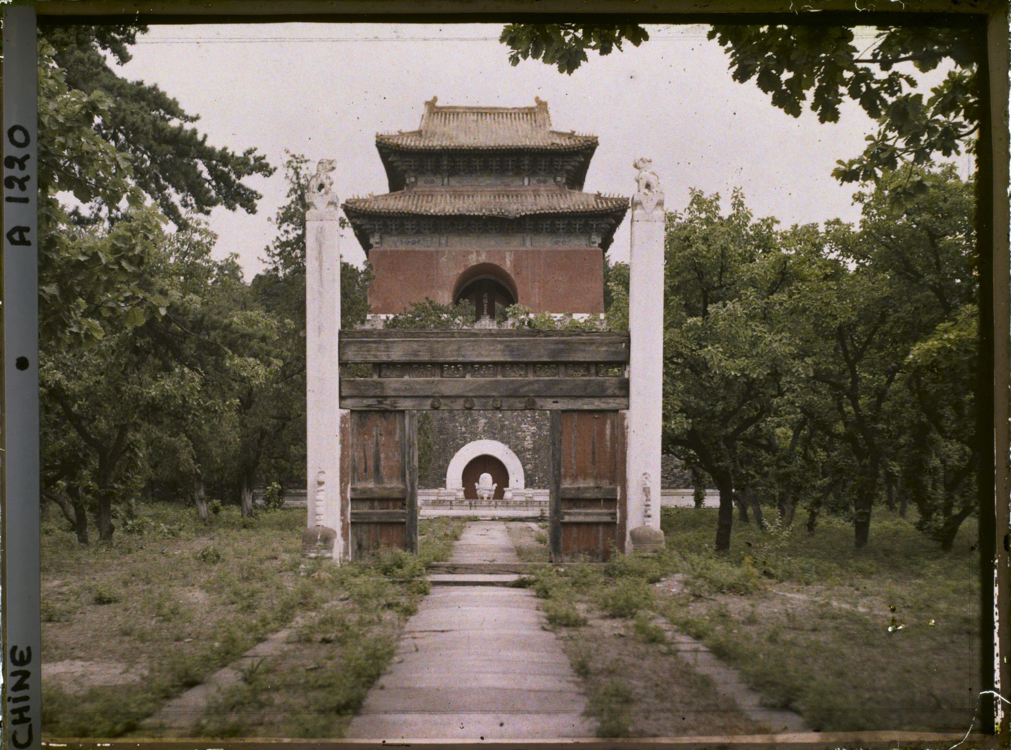 Image représentant Ming Shisanling (" Treize Tombeaux des Ming ")