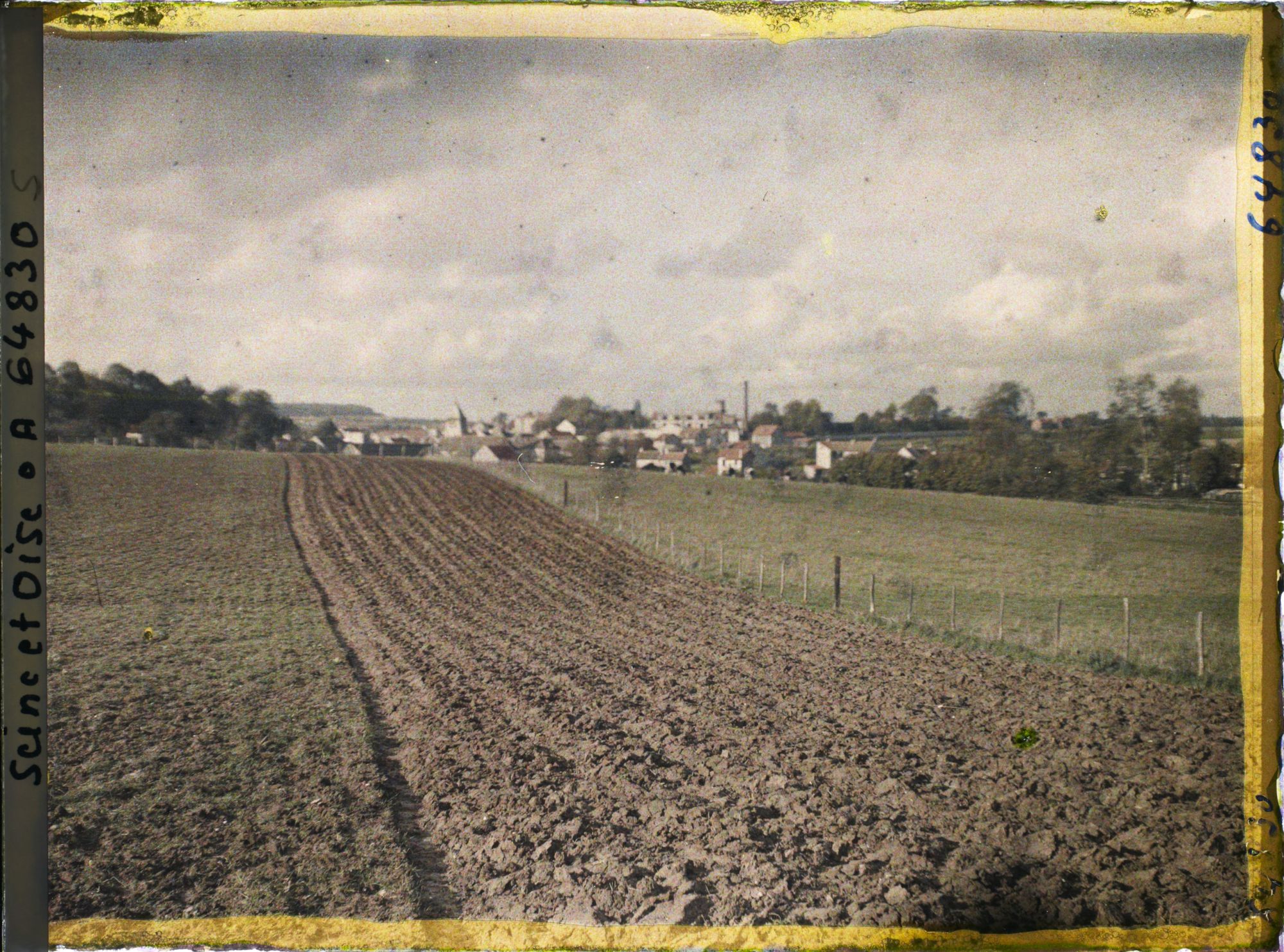 Image représentant Seine et Oise, Domont, Labourages en avant du village