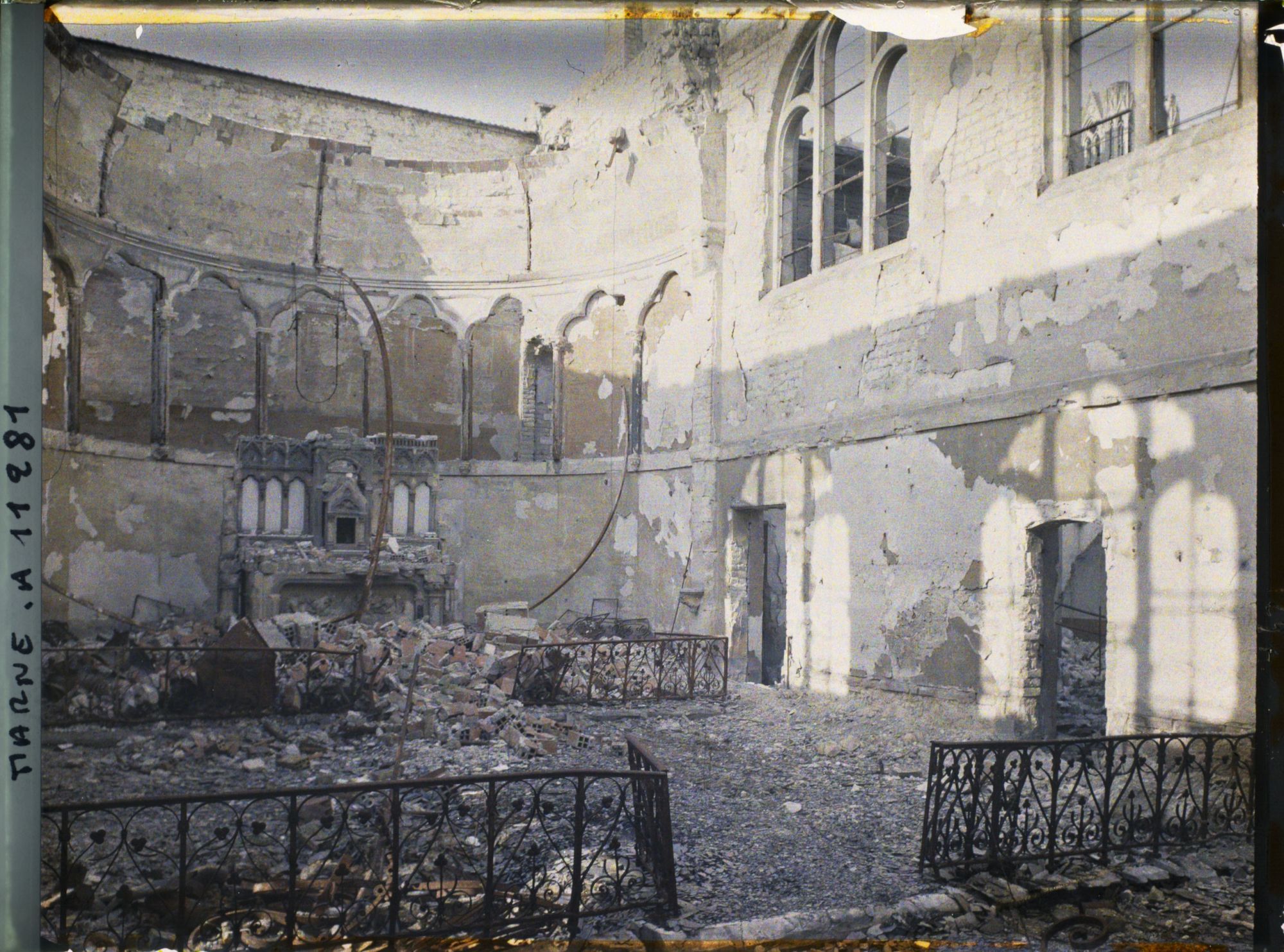 Image représentant Ruines du couvent des soeurs de la Réparation (?)