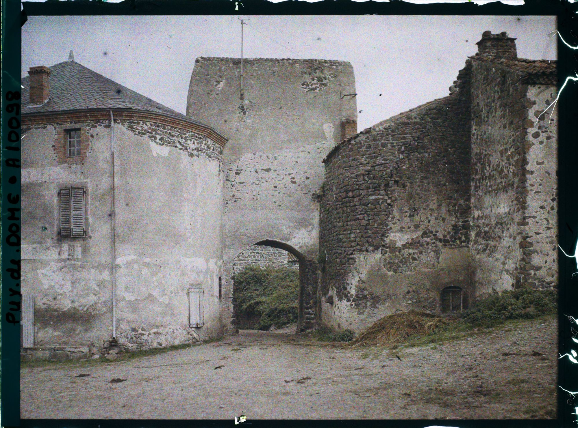 Image représentant France, Vodable, Porte du Village