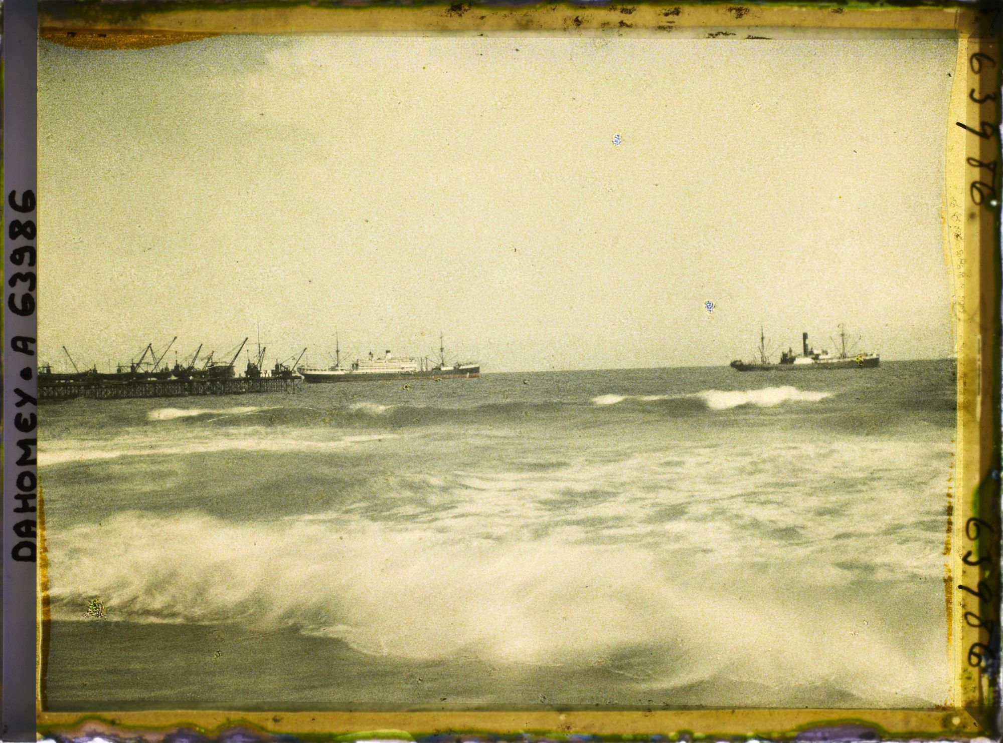 Image représentant Bateaux arrivant au wharf