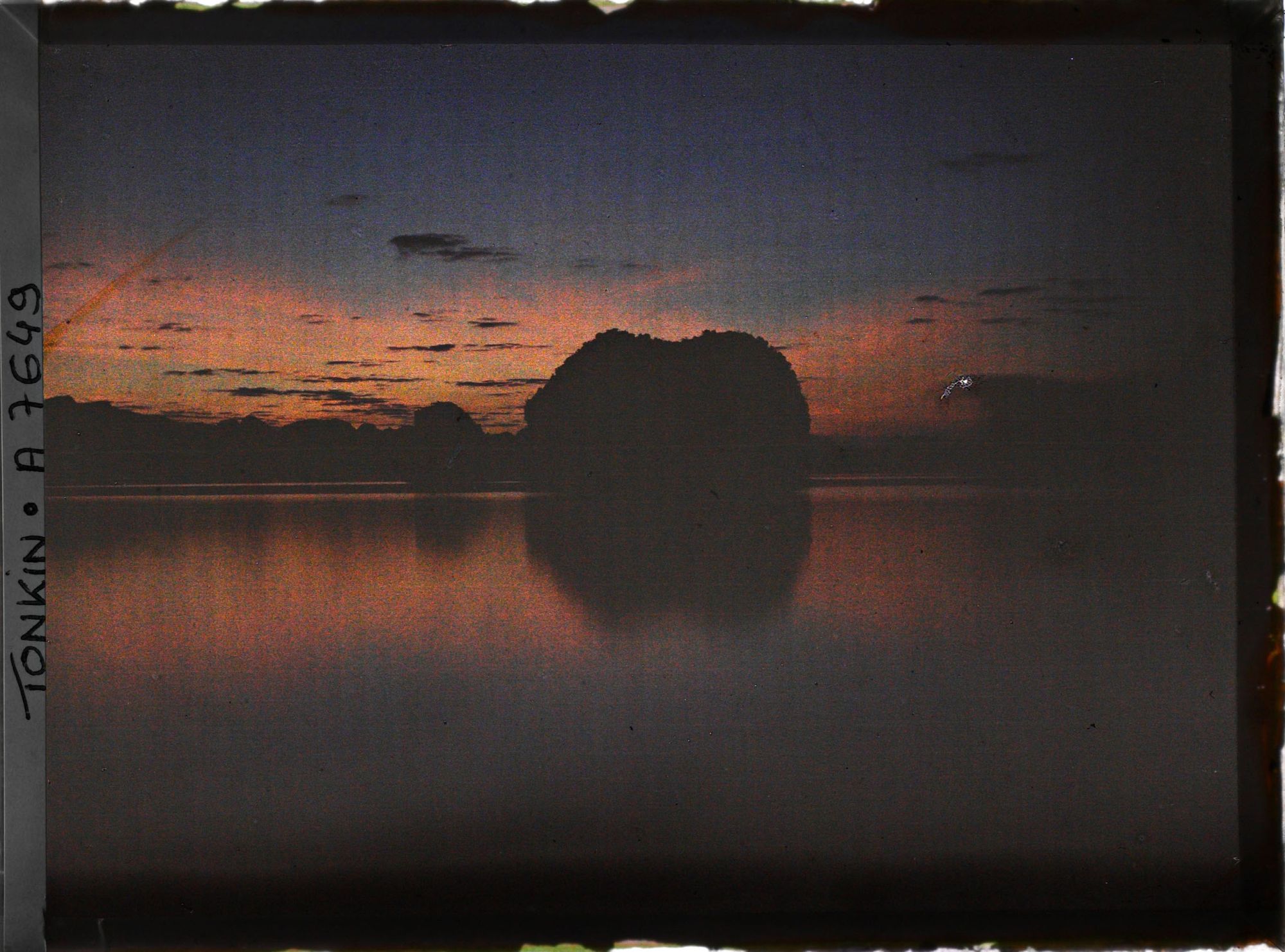 Image représentant Un lever de soleil sur les rochers du " Groupe de l'Union "
