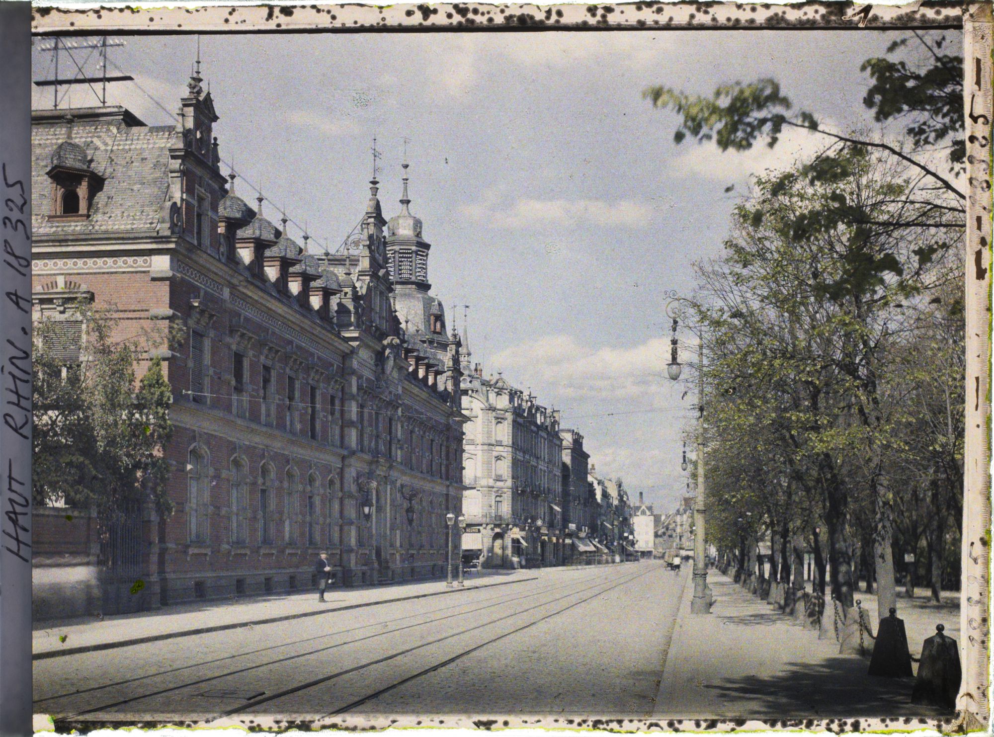 Image représentant France, Colmar, L'avenue de la République : à gauche l'Hotel des Postes