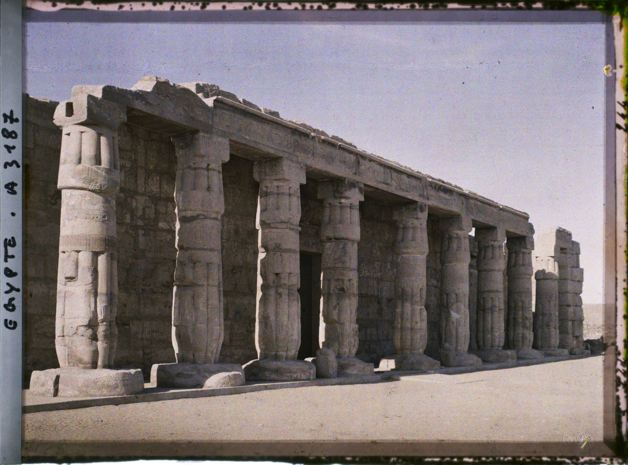 Image représentant Portique d'entrée du temple de Séthi Ier à Gournah