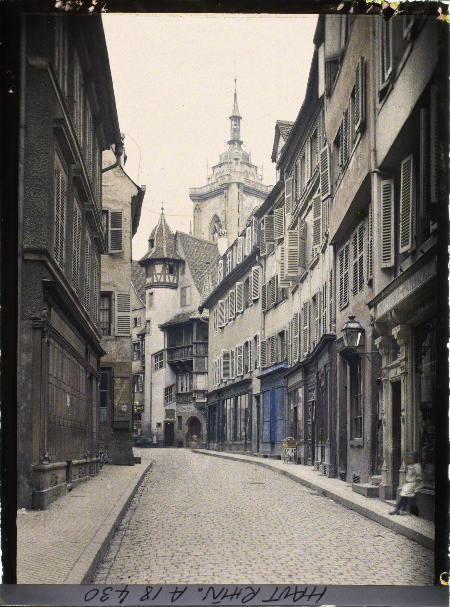 Image représentant France, Colmar, La rue des Marchands, au fond, la Mon Pfister et la Cathédrale