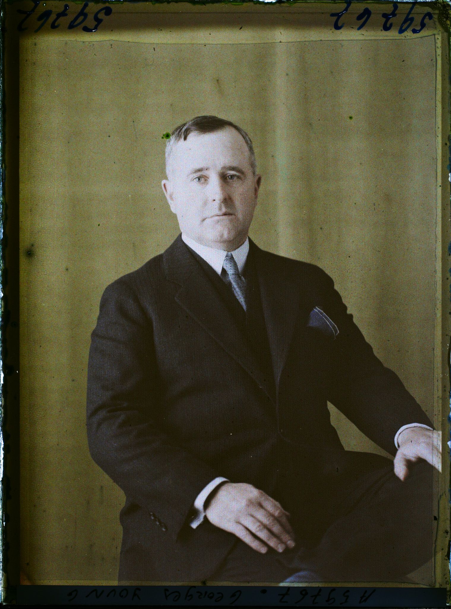 Image représentant https://musee-albert-kahn.s-museum.fr/home/NWQ2OTAwYzNmYjZlZTk1ZWQwODJmMjY4L2dlbmVyaWMtbm90aWNlLXRhYi9hdXRob3JpdHkvNjE3YTc5ZjVjZjhiODk2OGIzMzM3ZDIx/5d6900c3fb6ee95ed082f268/generic-notice-tab/authority/617a79ebcf8b8968b3337ab2 Monsieur Georges Young