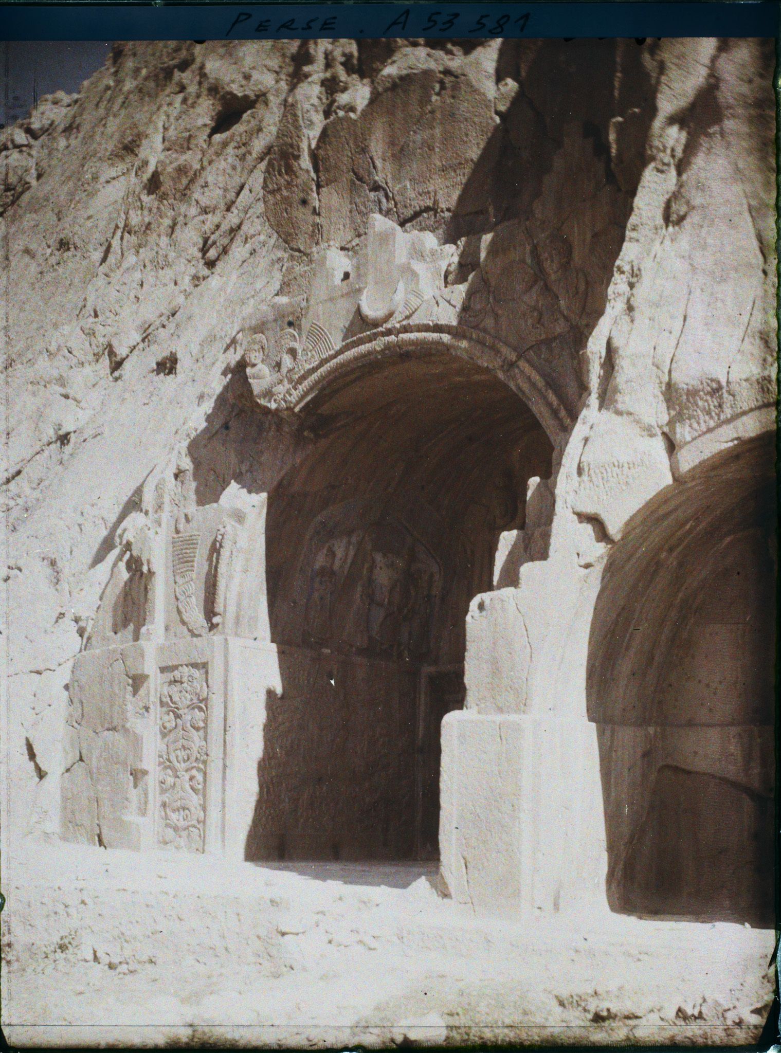 Image représentant La grande grotte, celle de Khosro II