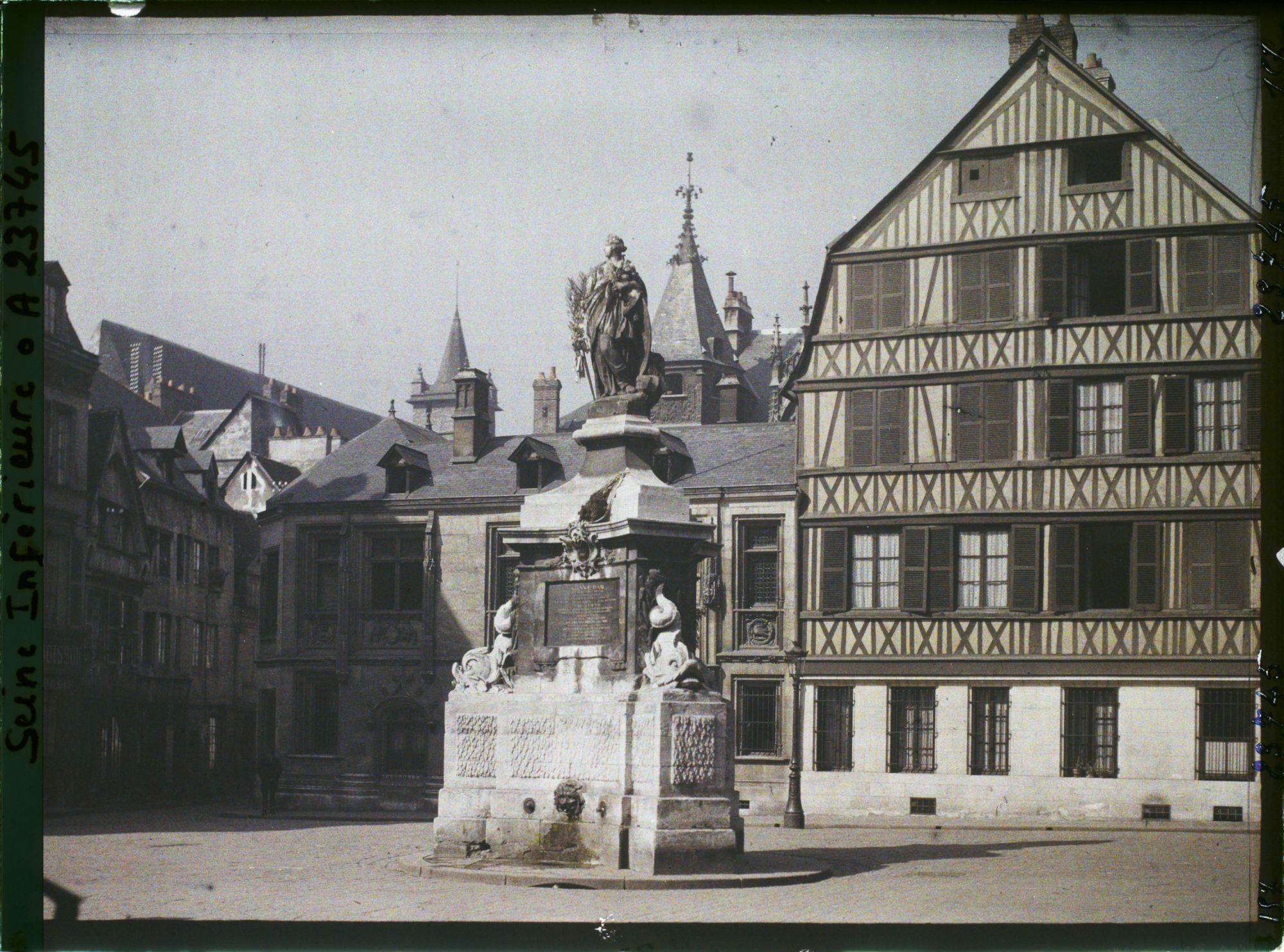 Image représentant La place de la Pucelle