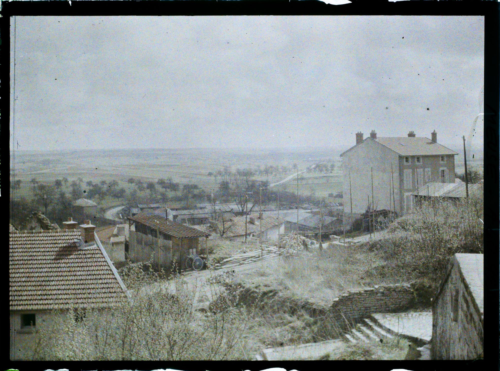 Image représentant France, Clermont en Argonne, Vue sur la route de Auzéville