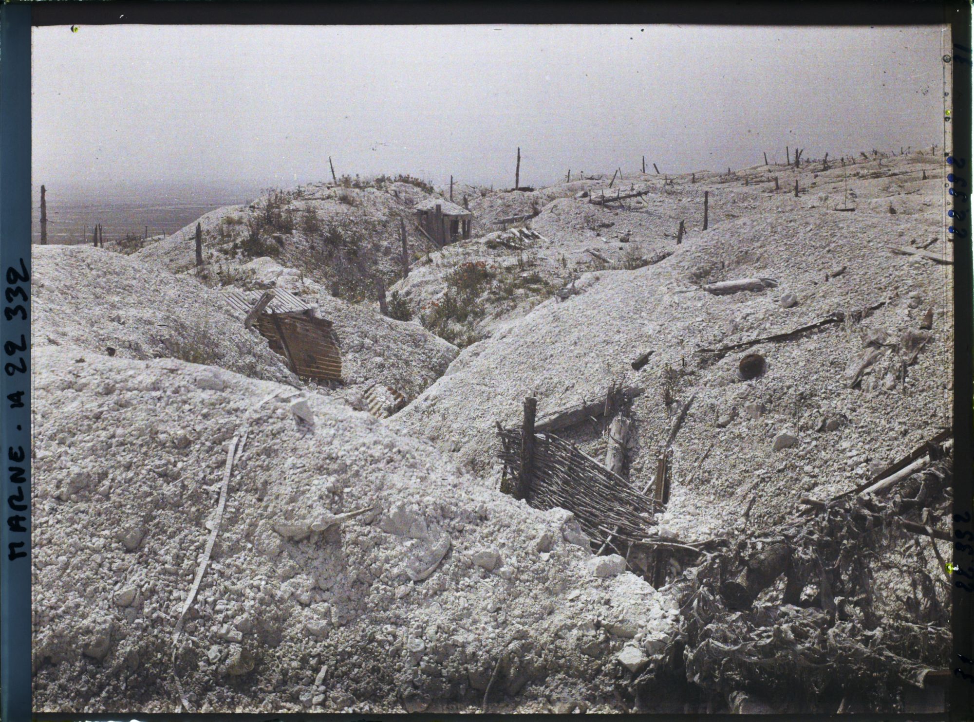 Image représentant France, Tranchées au Sommet du Mont