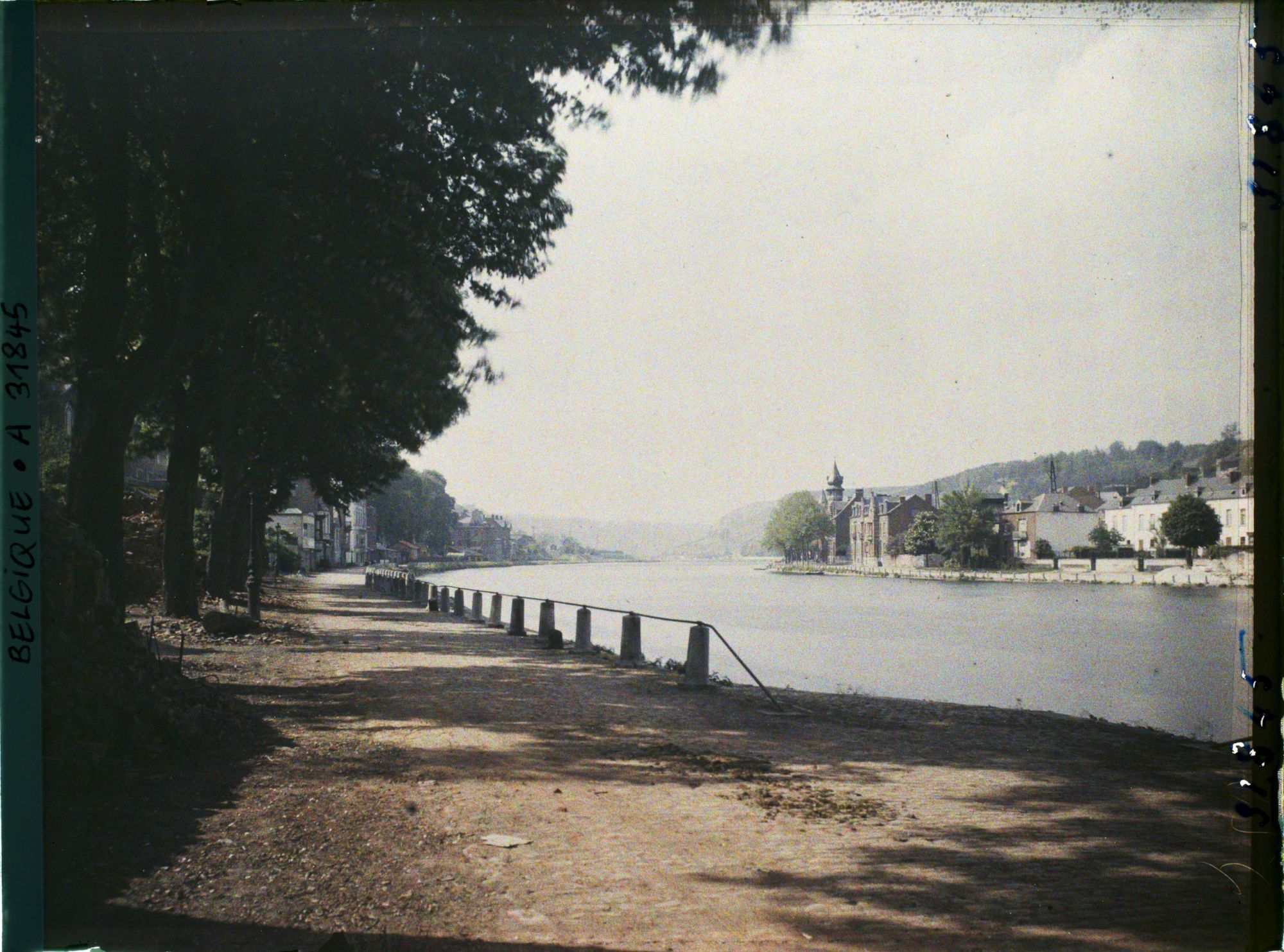 Image représentant Belgique, Dinant, Paysage sur la Meuse vers l'aval