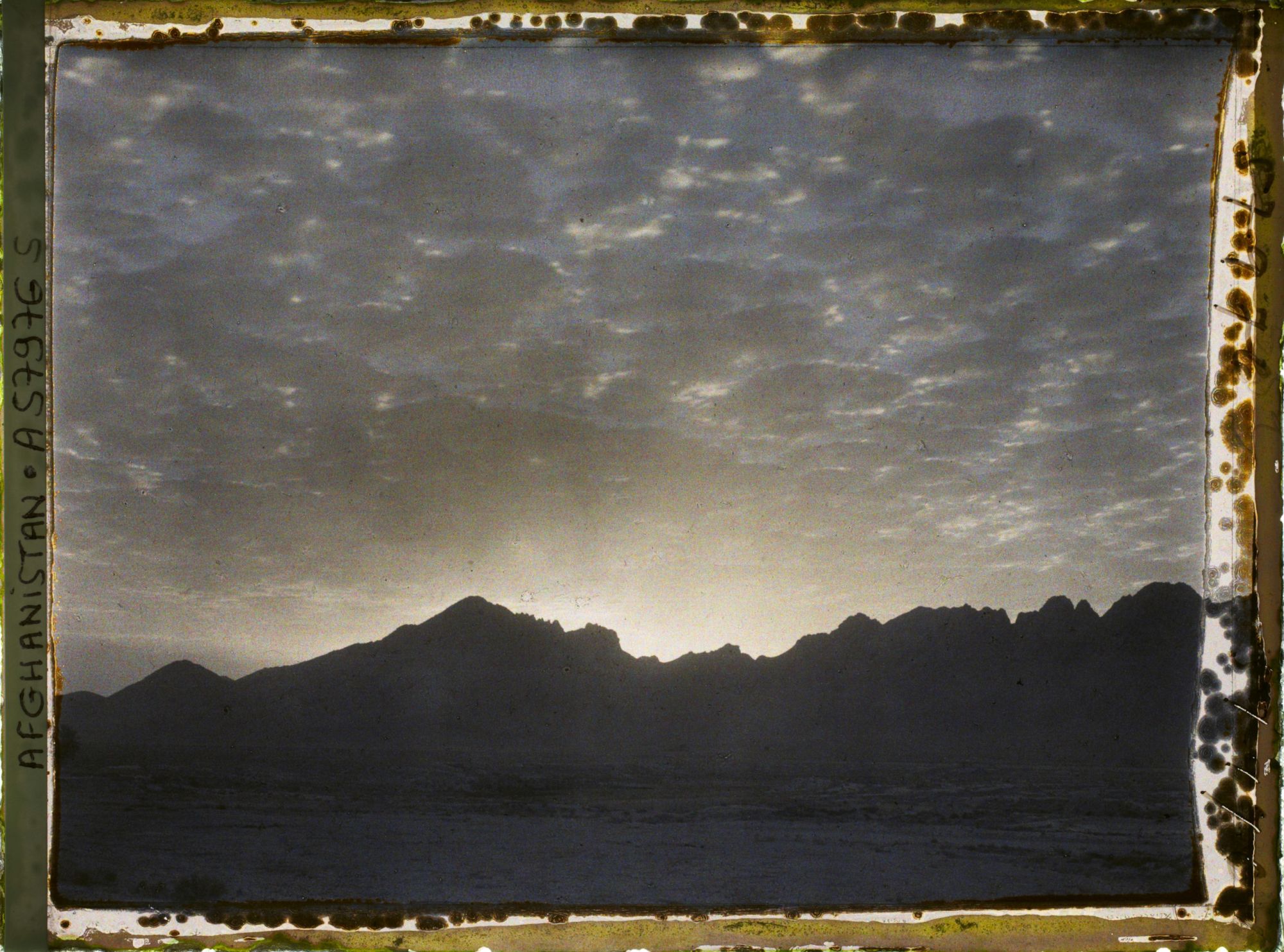 Image représentant Lever de soleil sur la chaîne de Tazi