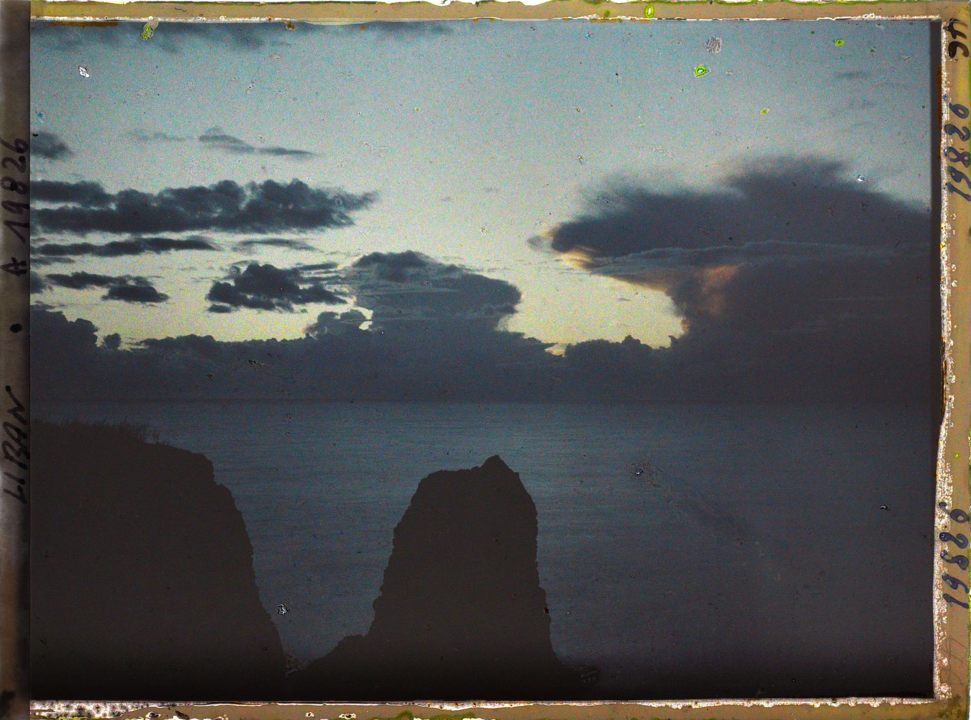 Image représentant Coucher de soleil sur la mer à proximité des Grottes aux Pigeons