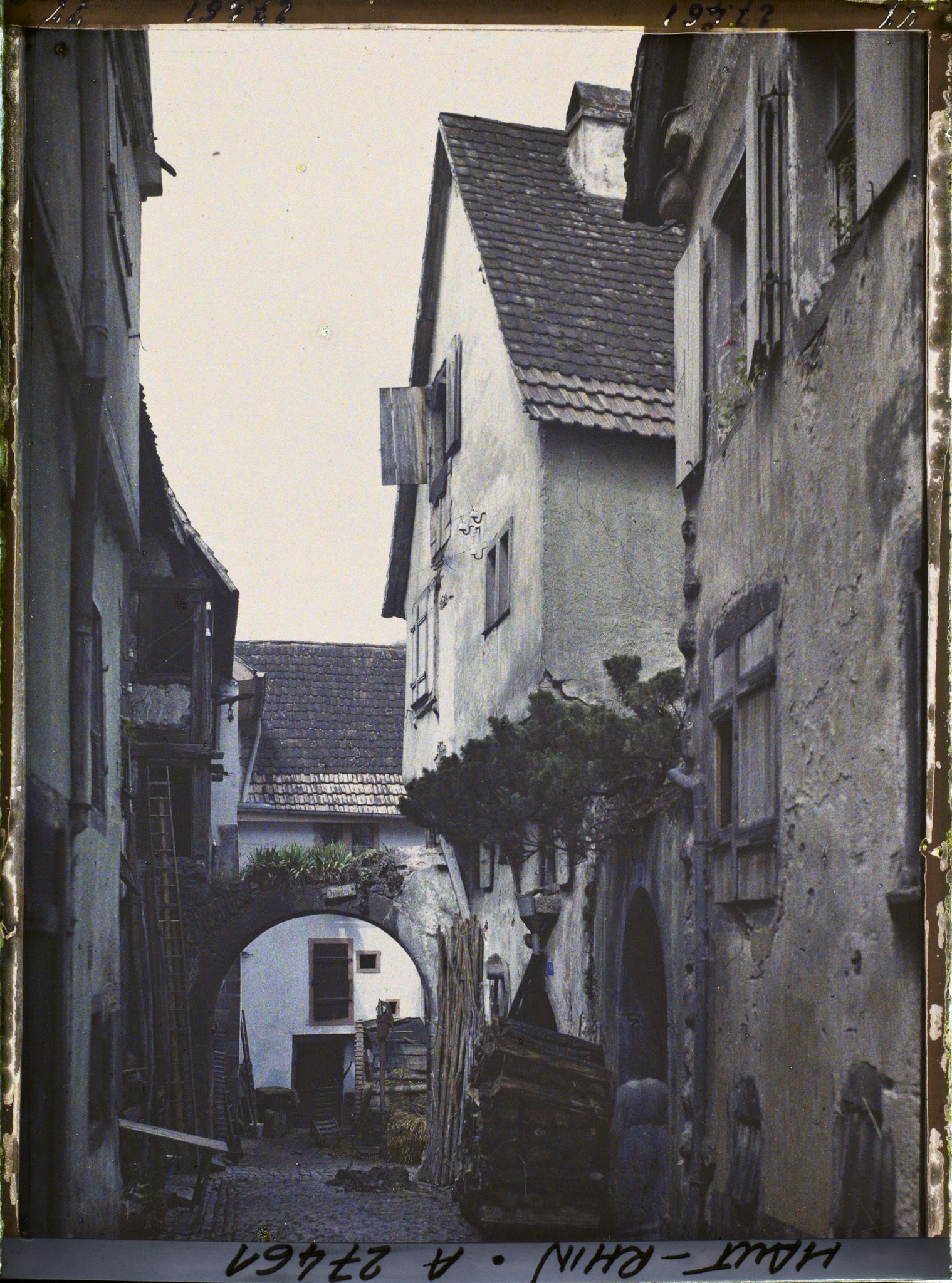 Image représentant France, Riquewihr, Un Coin de la Rue des Juifs