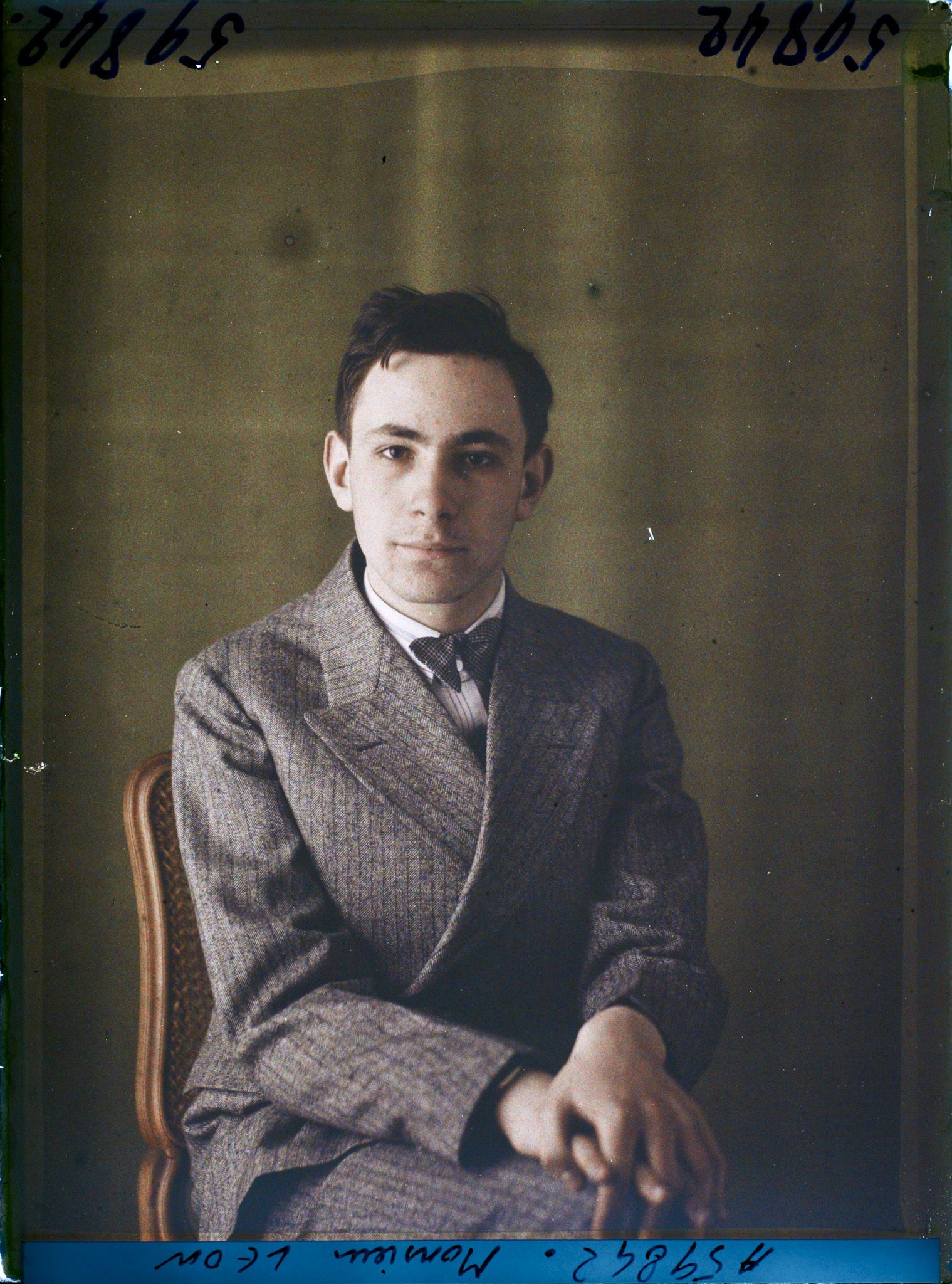 Image représentant Monsieur  https://musee-albert-kahn.s-museum.fr/home/NWQ2OTAwYzNmYjZlZTk1ZWQwODJmMjY4L2dlbmVyaWMtbm90aWNlLXRhYi9hdXRob3JpdHkvNjE3YTc5ZjVjZjhiODk2OGIzMzM3ZDIx/5d6900c3fb6ee95ed082f268/generic-notice-tab/authority/617a79ebcf8b8968b333724c Paul Léon fils