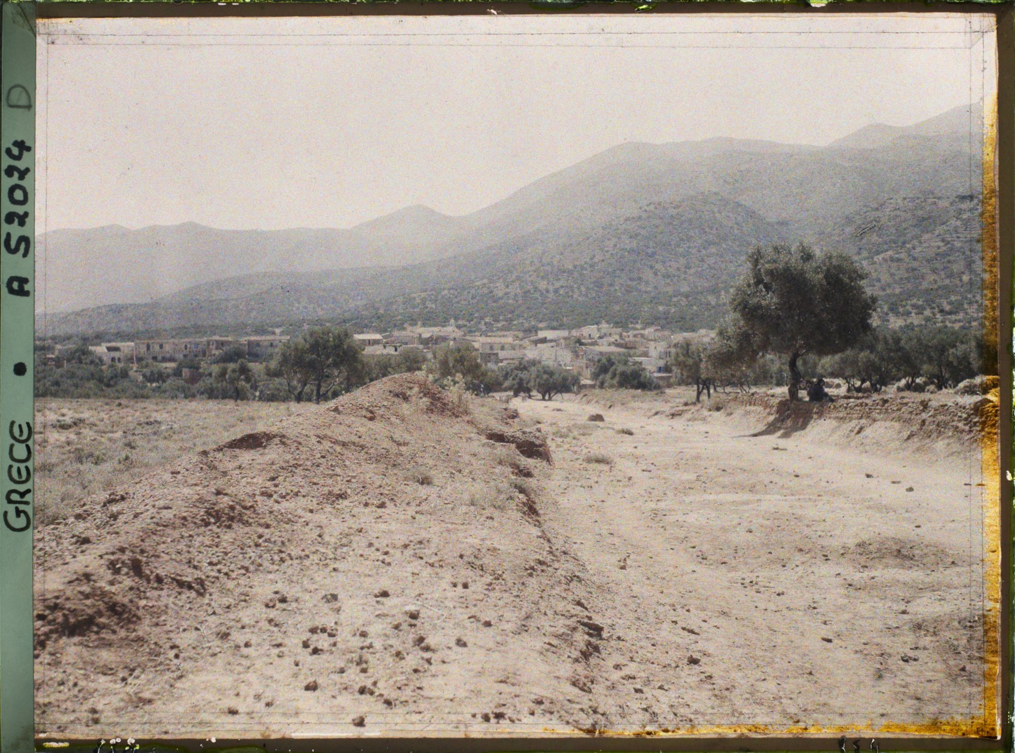 Image représentant En arrivant au village de Malia