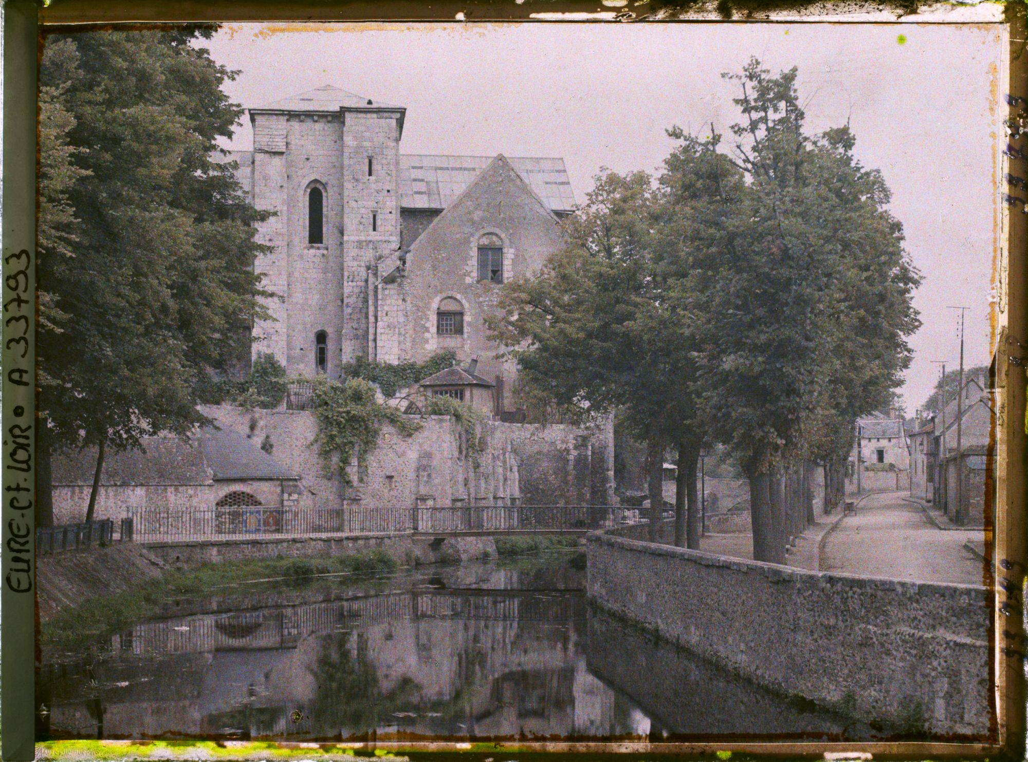 Image représentant Vue des bords de l'Eure et de la collégiale Saint-André, prise depuis le pont des Minimes