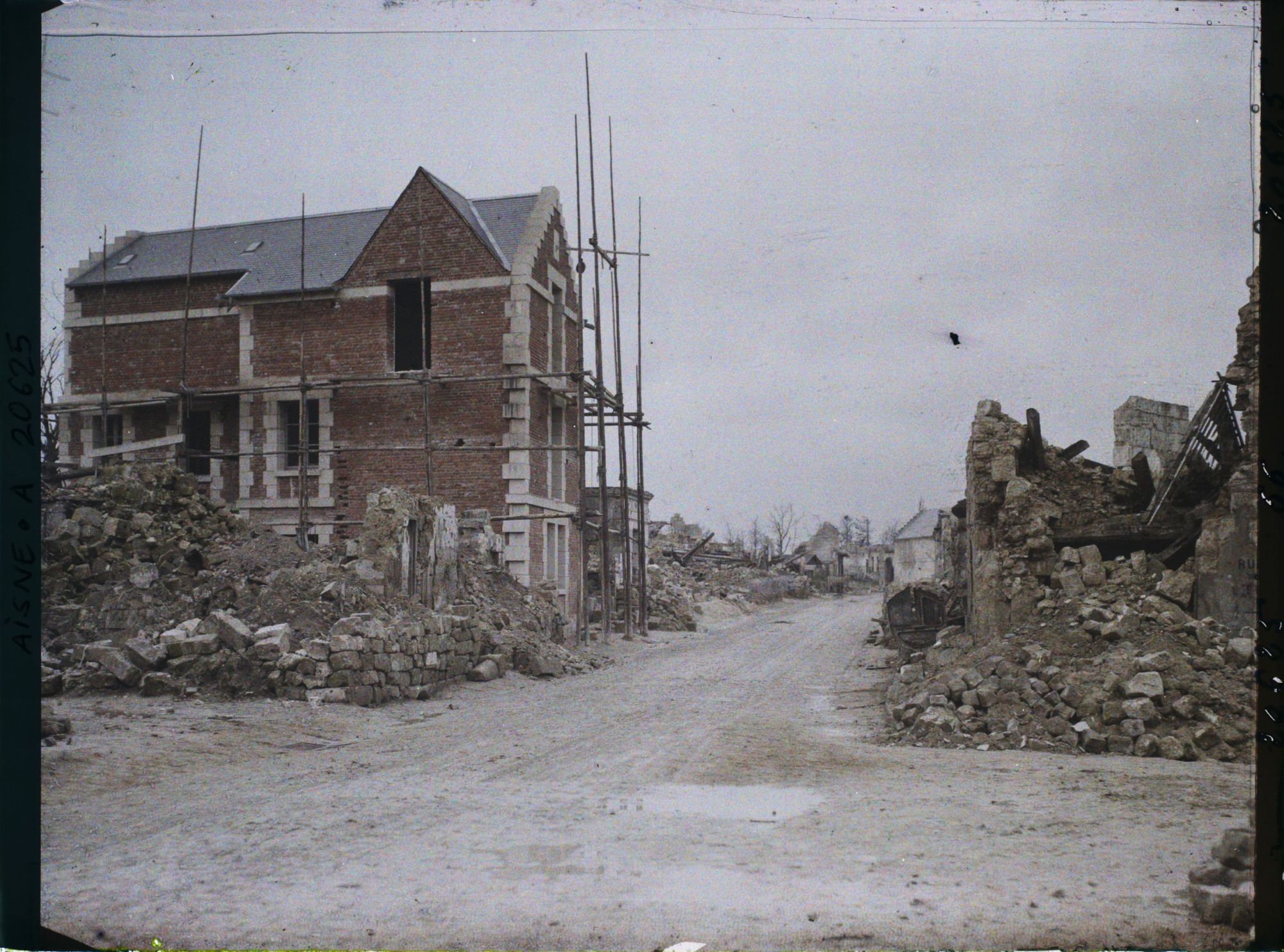 Image représentant France, Crouy, Rue de Laon et maison neuve