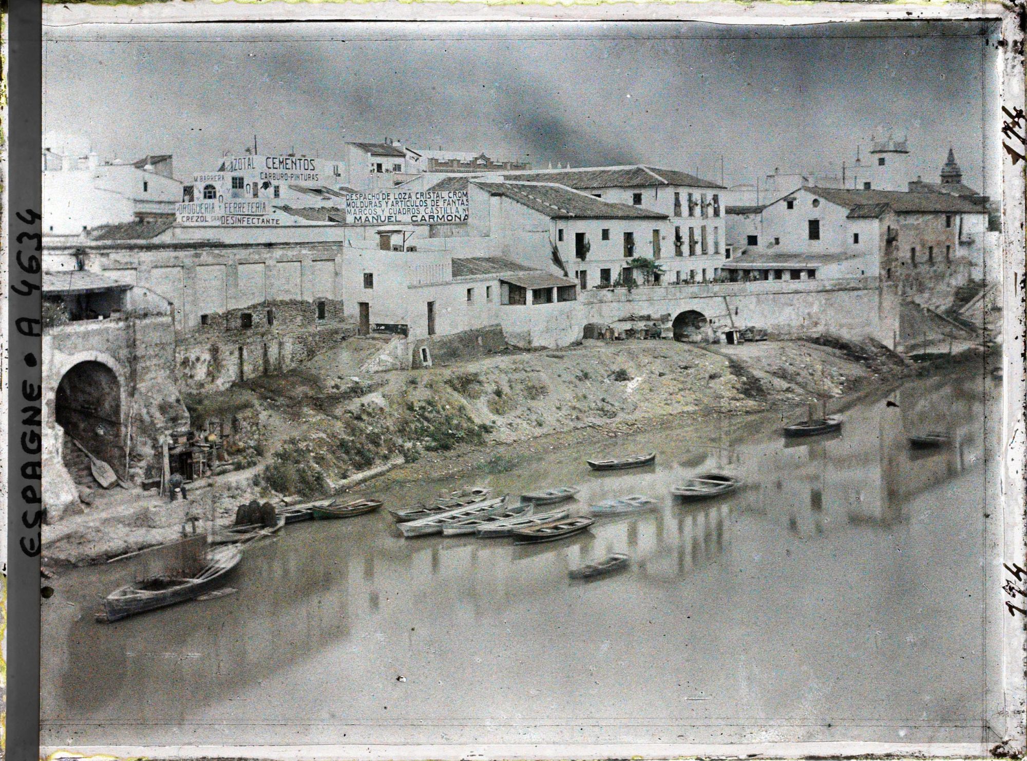 Image représentant Vue sur le quartier Triana au bord de la darse du Guadalquivir (appelée canal Alphonse XIII)